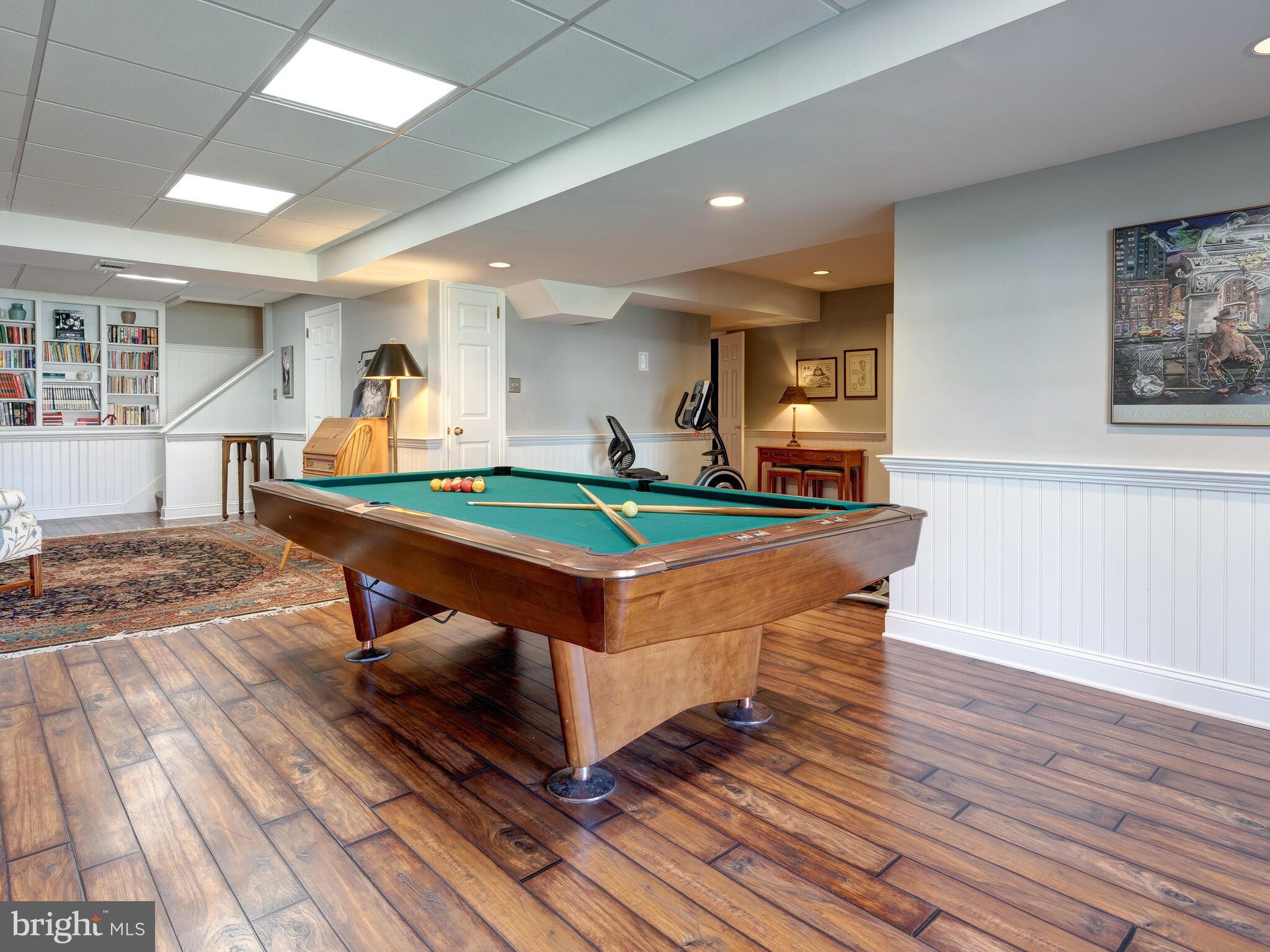 SHADOW OAK - Residential