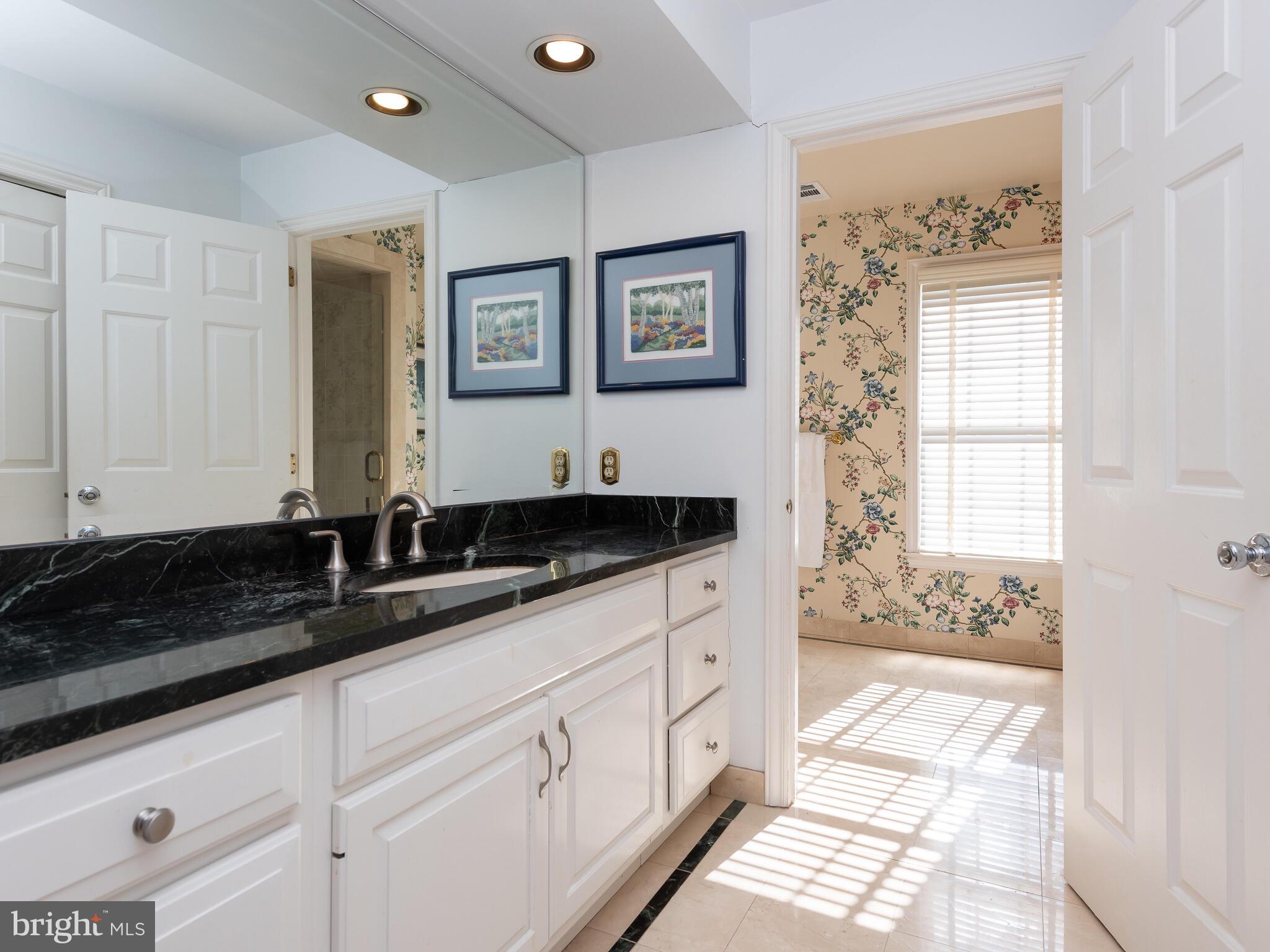 SHADOW OAK - Residential