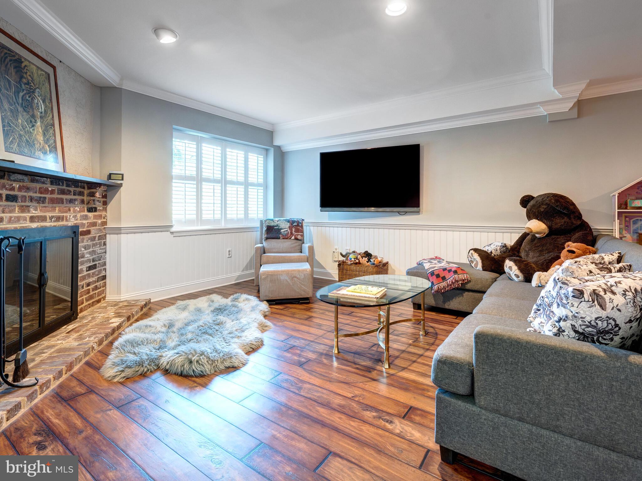 SHADOW OAK - Residential