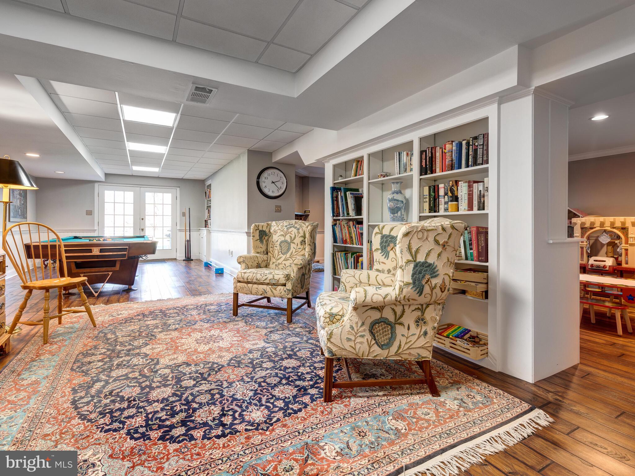 SHADOW OAK - Residential