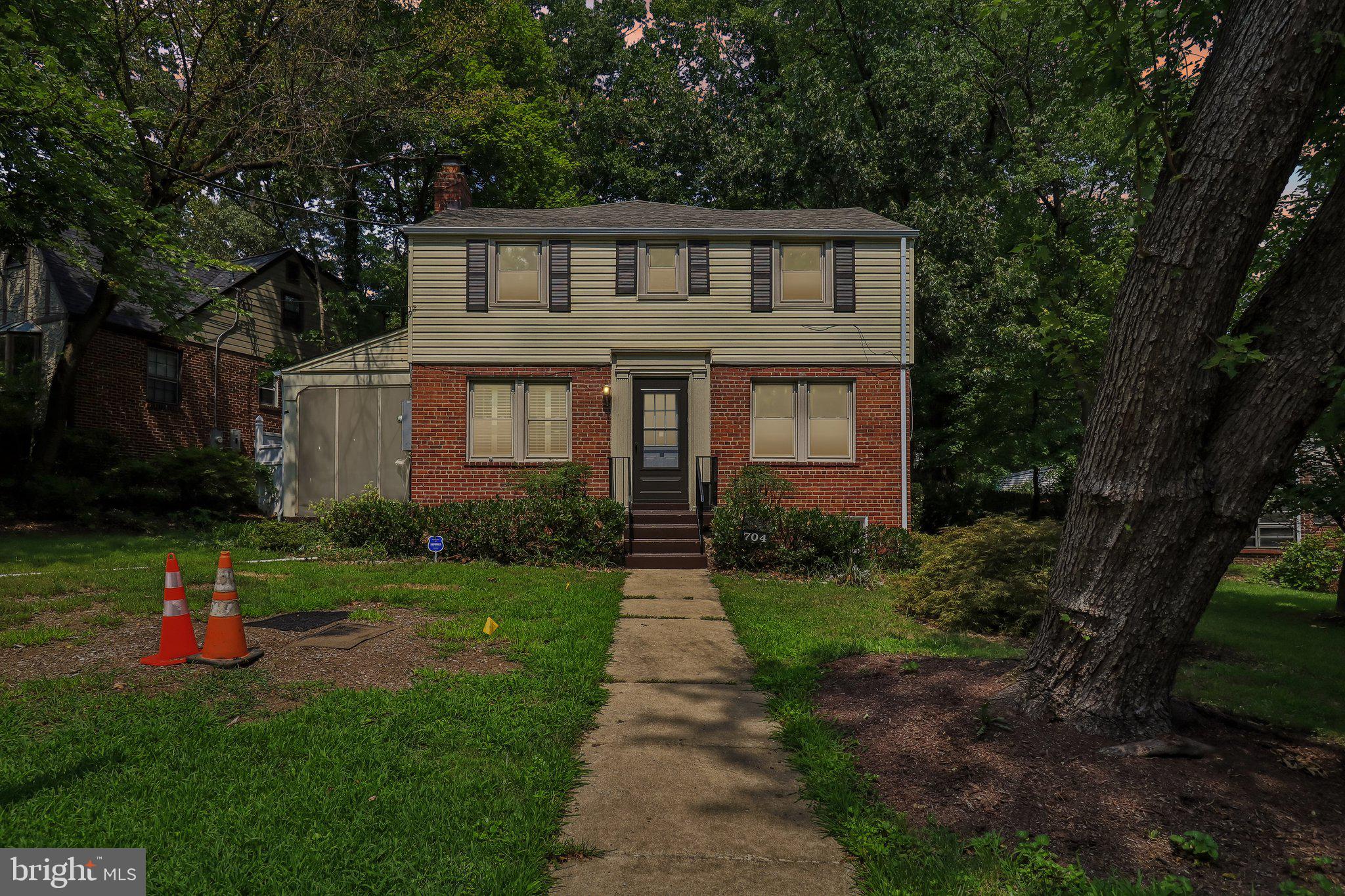 704 DEVONSHIRE AVENUE