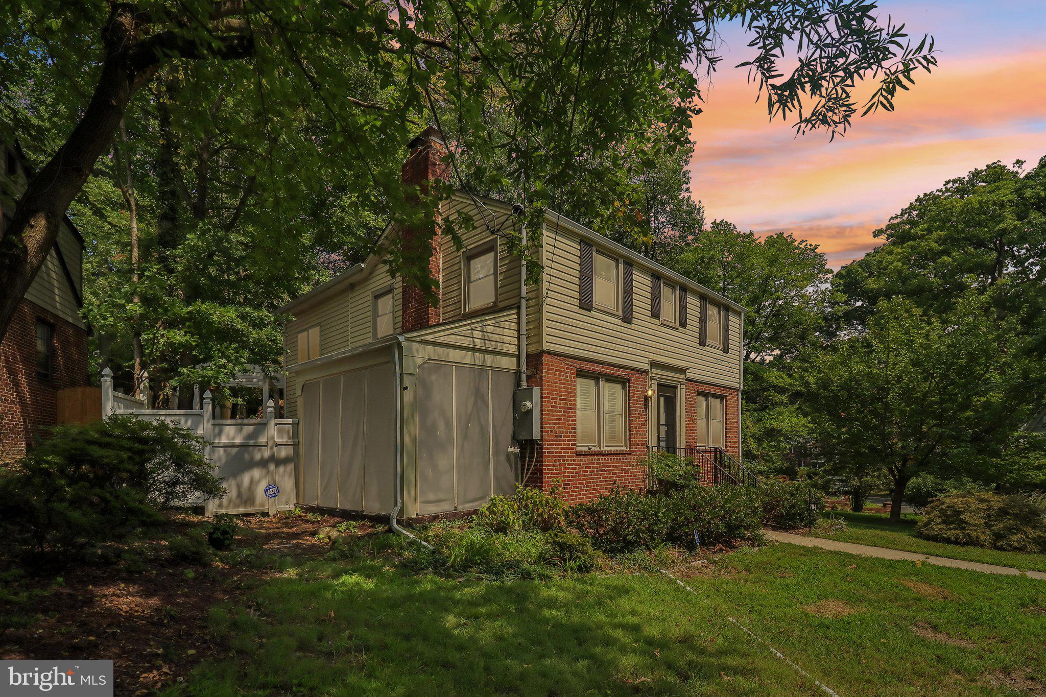 704 DEVONSHIRE AVENUE