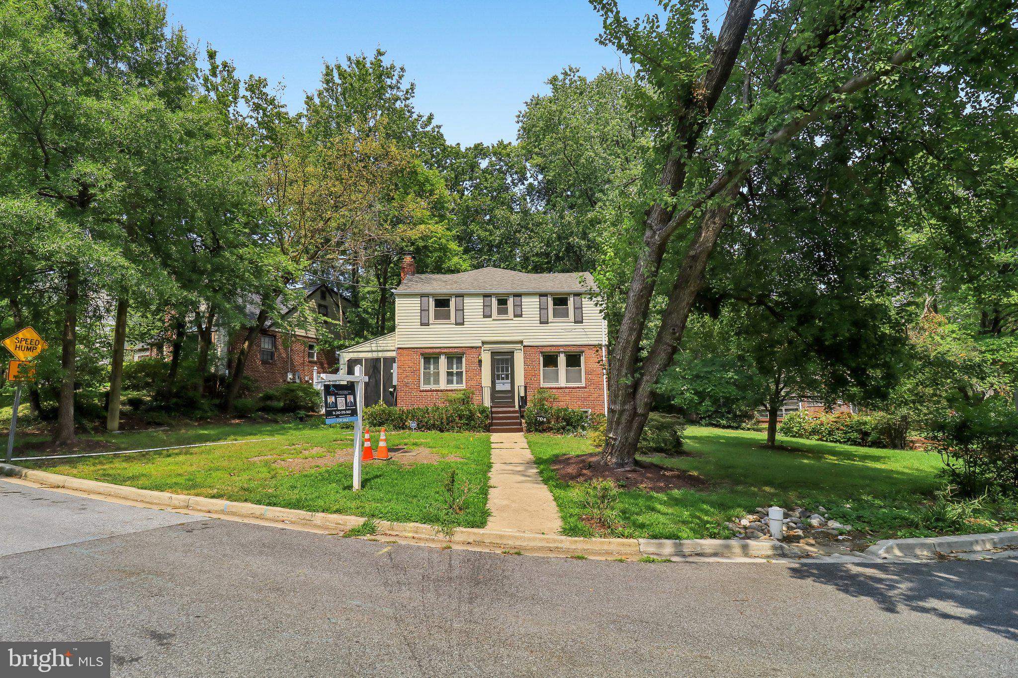 704 DEVONSHIRE AVENUE