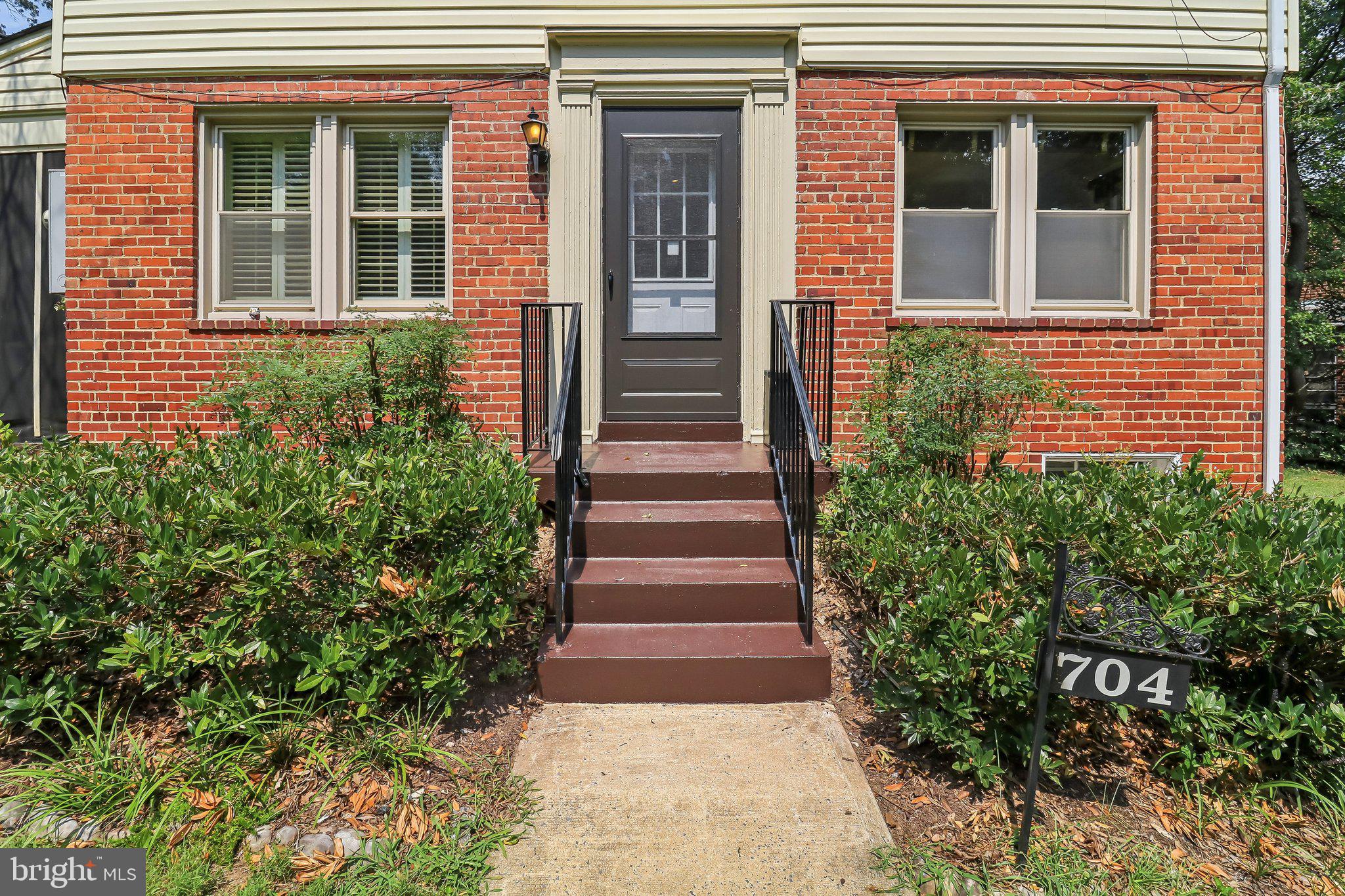 704 DEVONSHIRE AVENUE