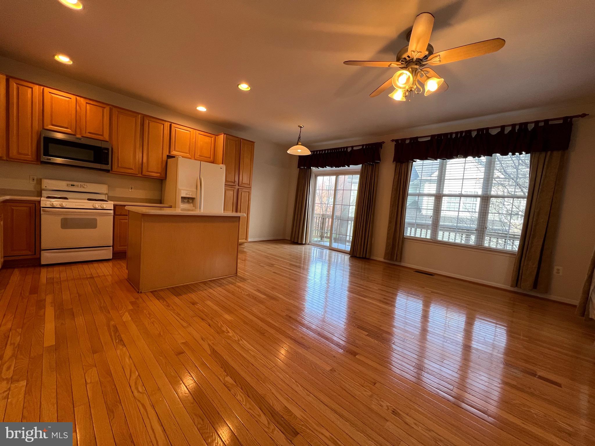 BELMONT TOWN CENTER - Residential Lease