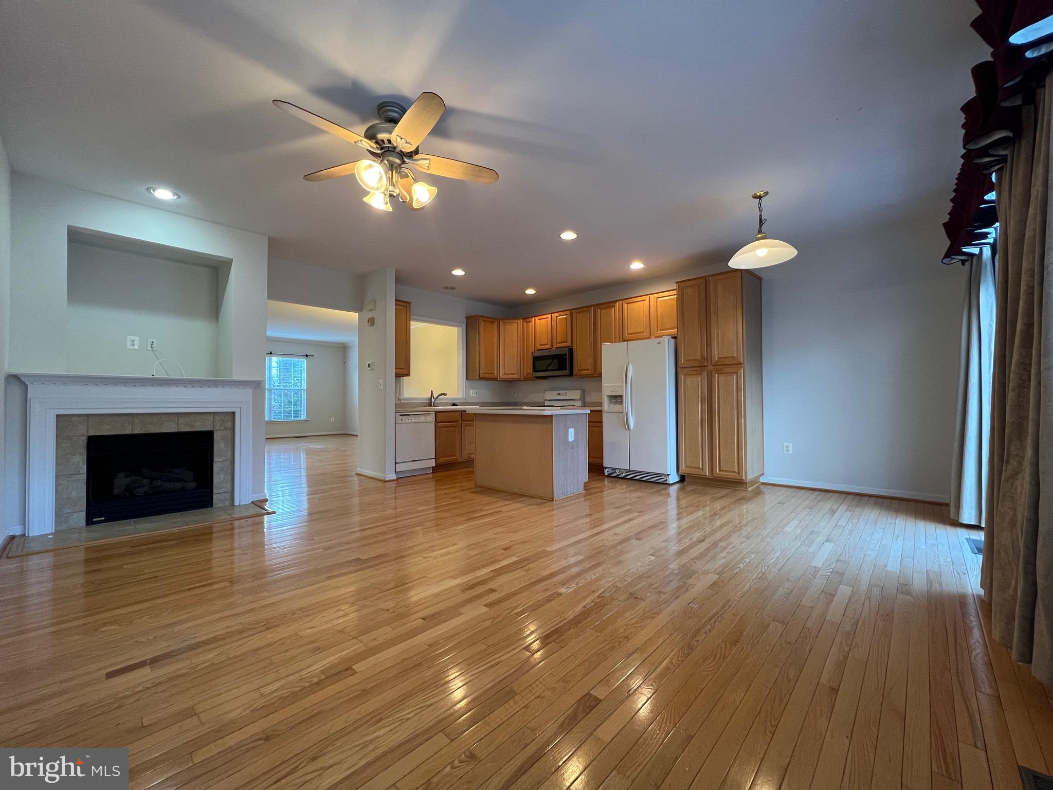 BELMONT TOWN CENTER - Residential Lease