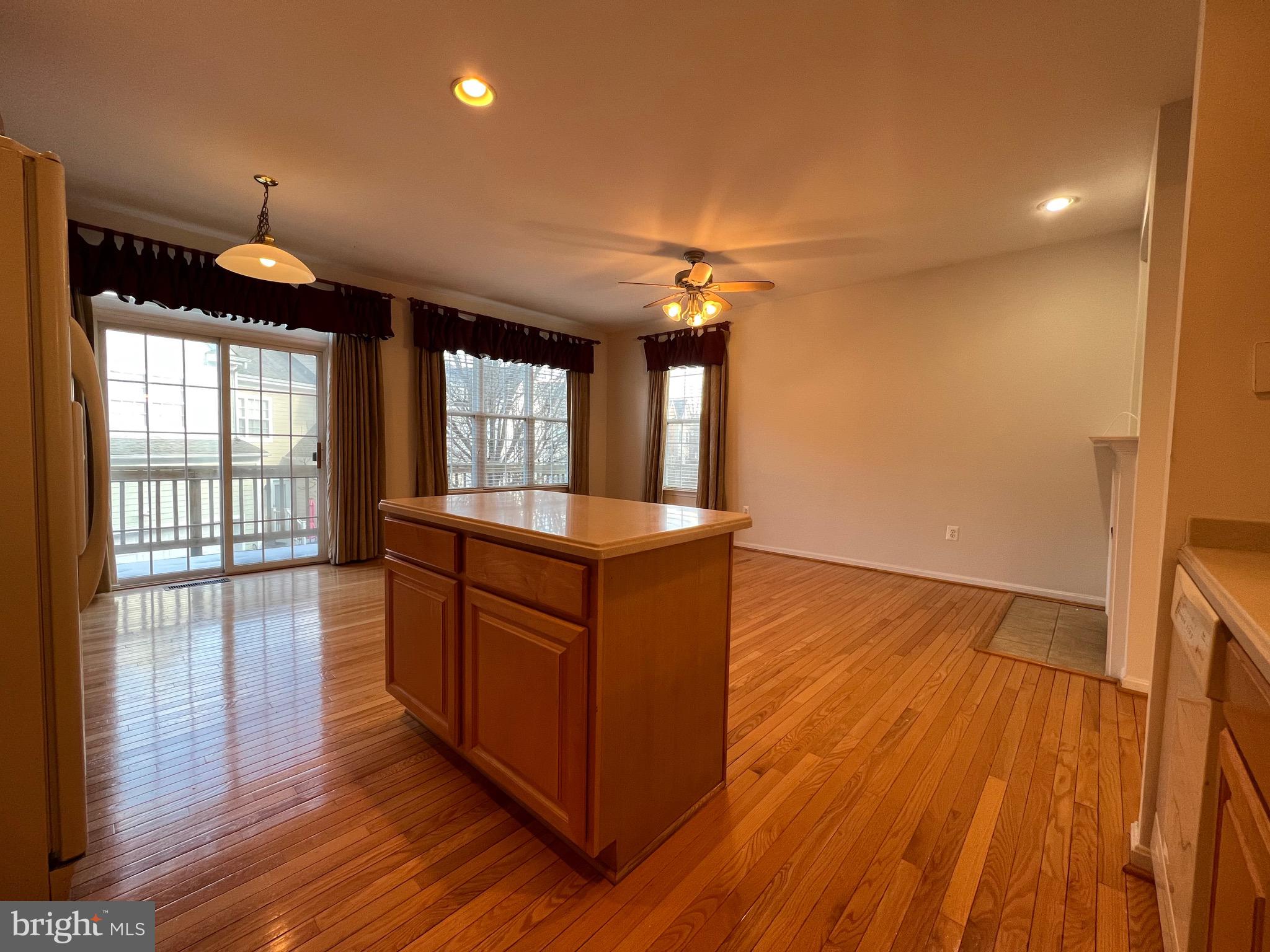 BELMONT TOWN CENTER - Residential Lease