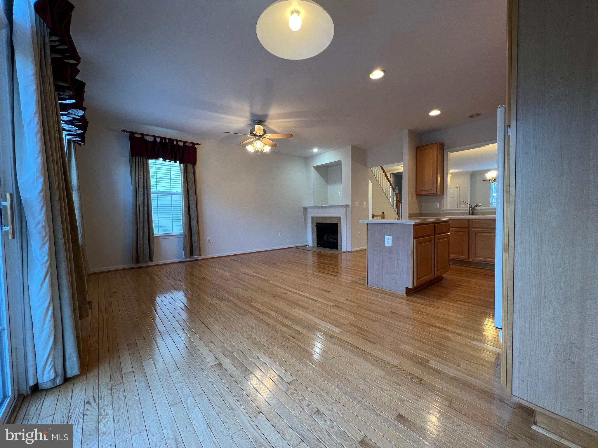 BELMONT TOWN CENTER - Residential Lease