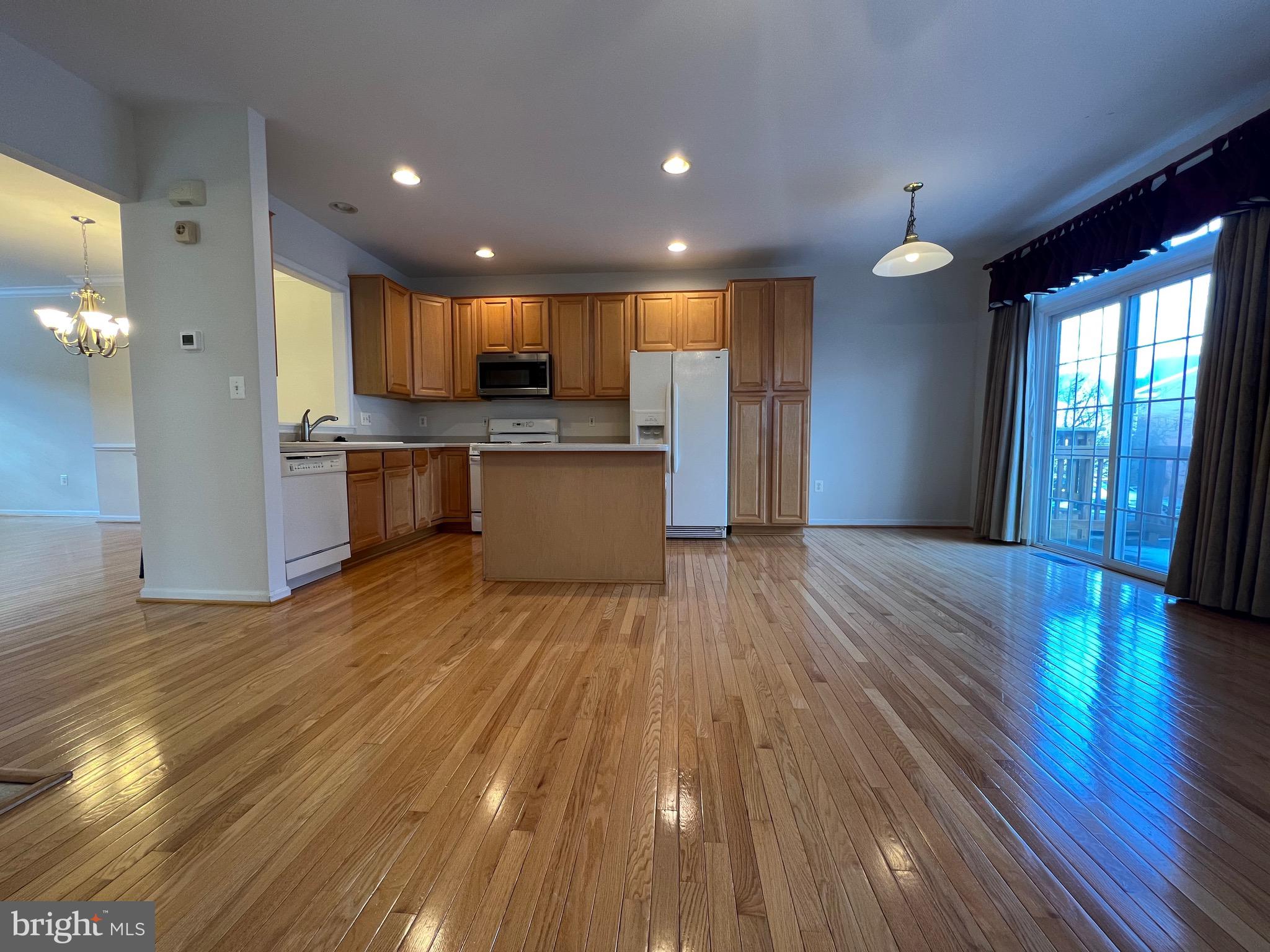 BELMONT TOWN CENTER - Residential Lease