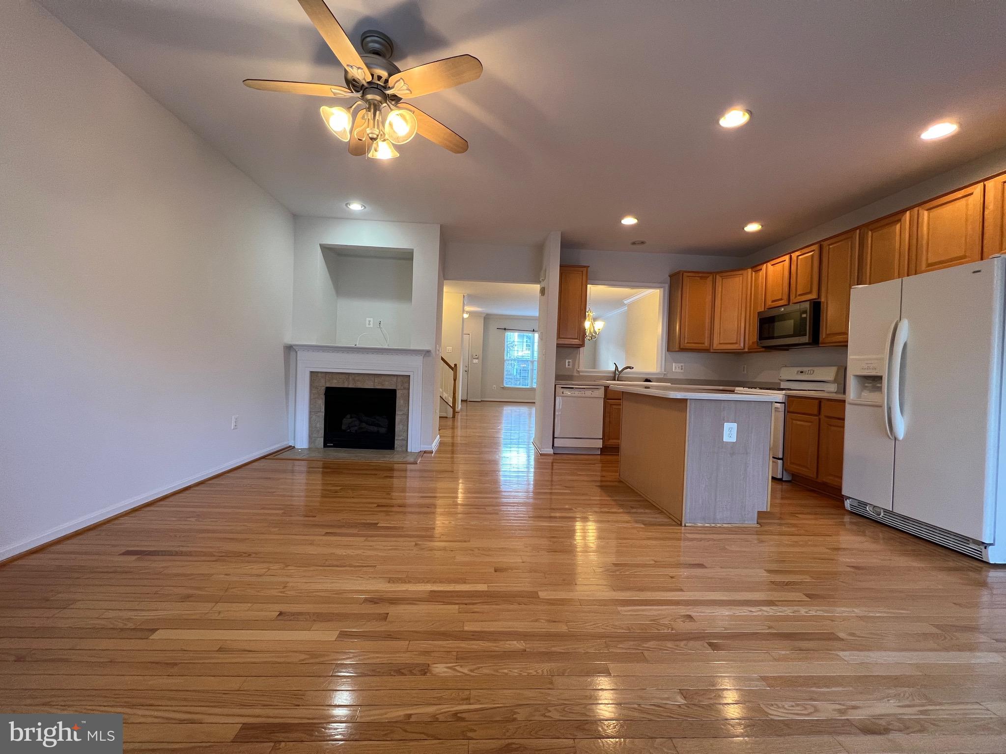 BELMONT TOWN CENTER - Residential Lease