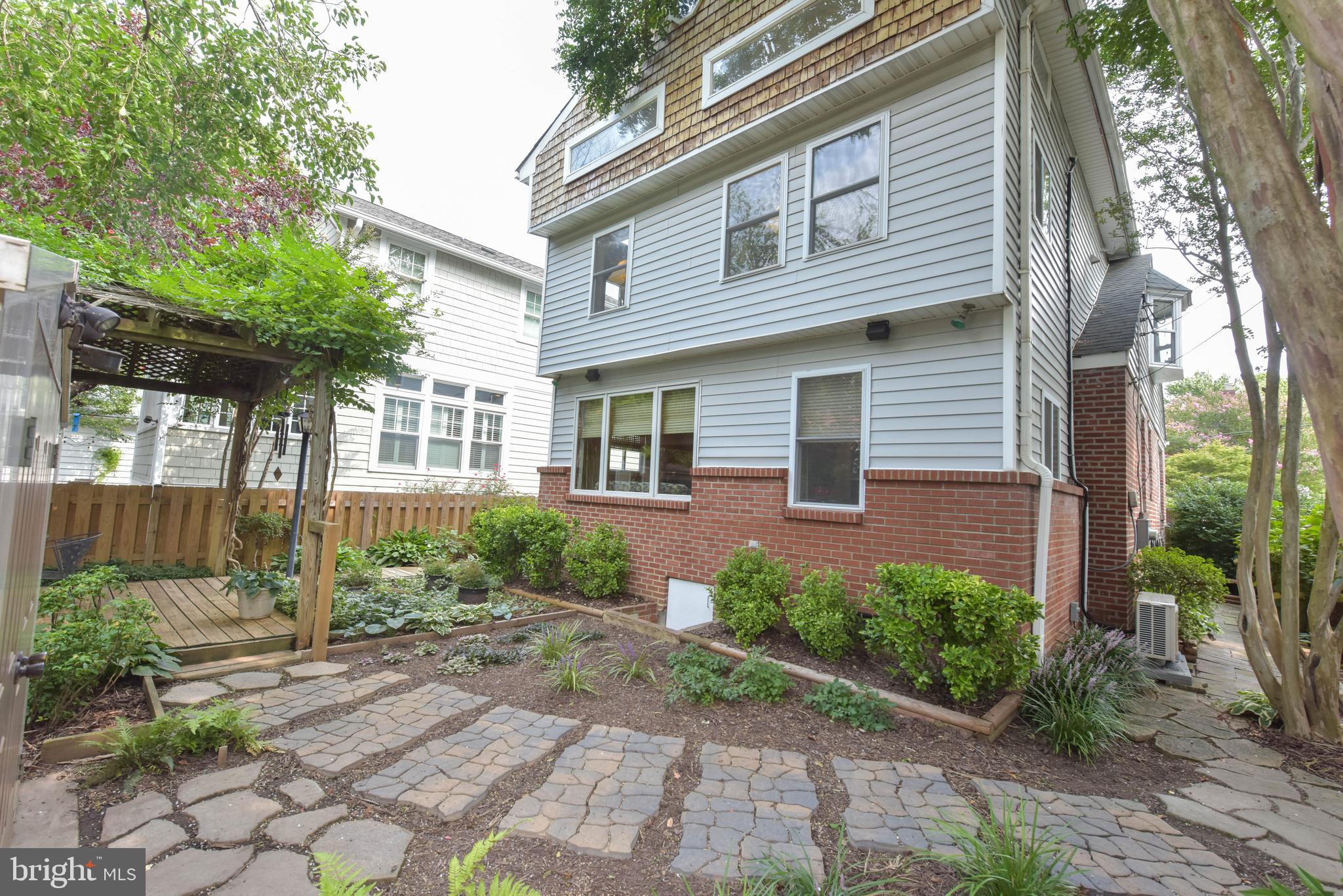 ROSEMONT PARK - Residential