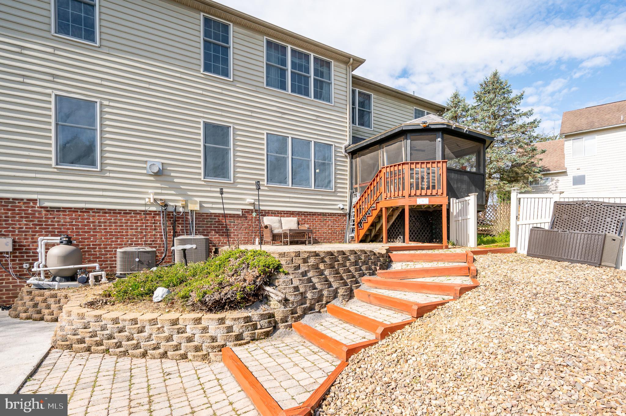 LOCUST HILL - Residential