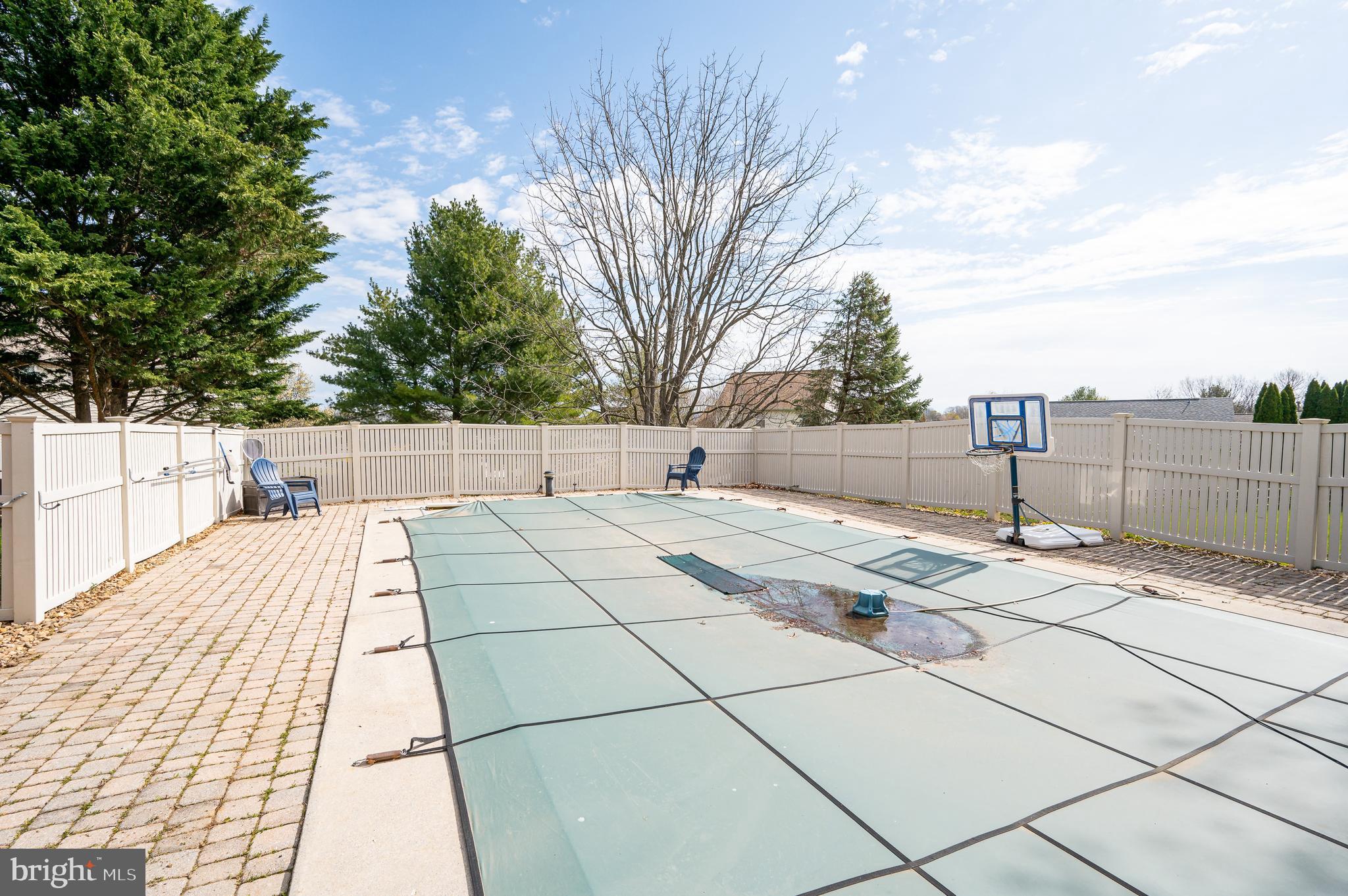 LOCUST HILL - Residential