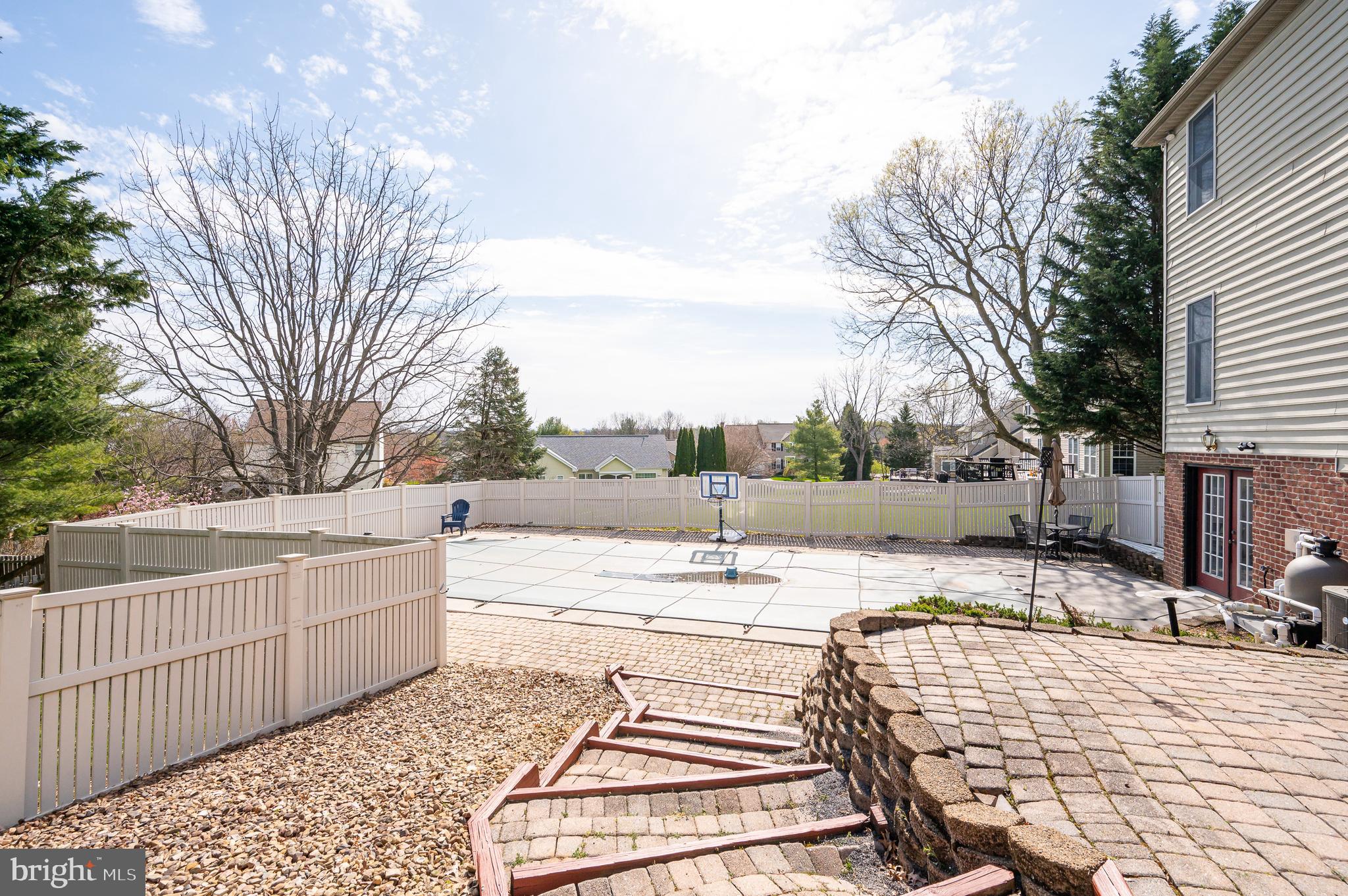 LOCUST HILL - Residential