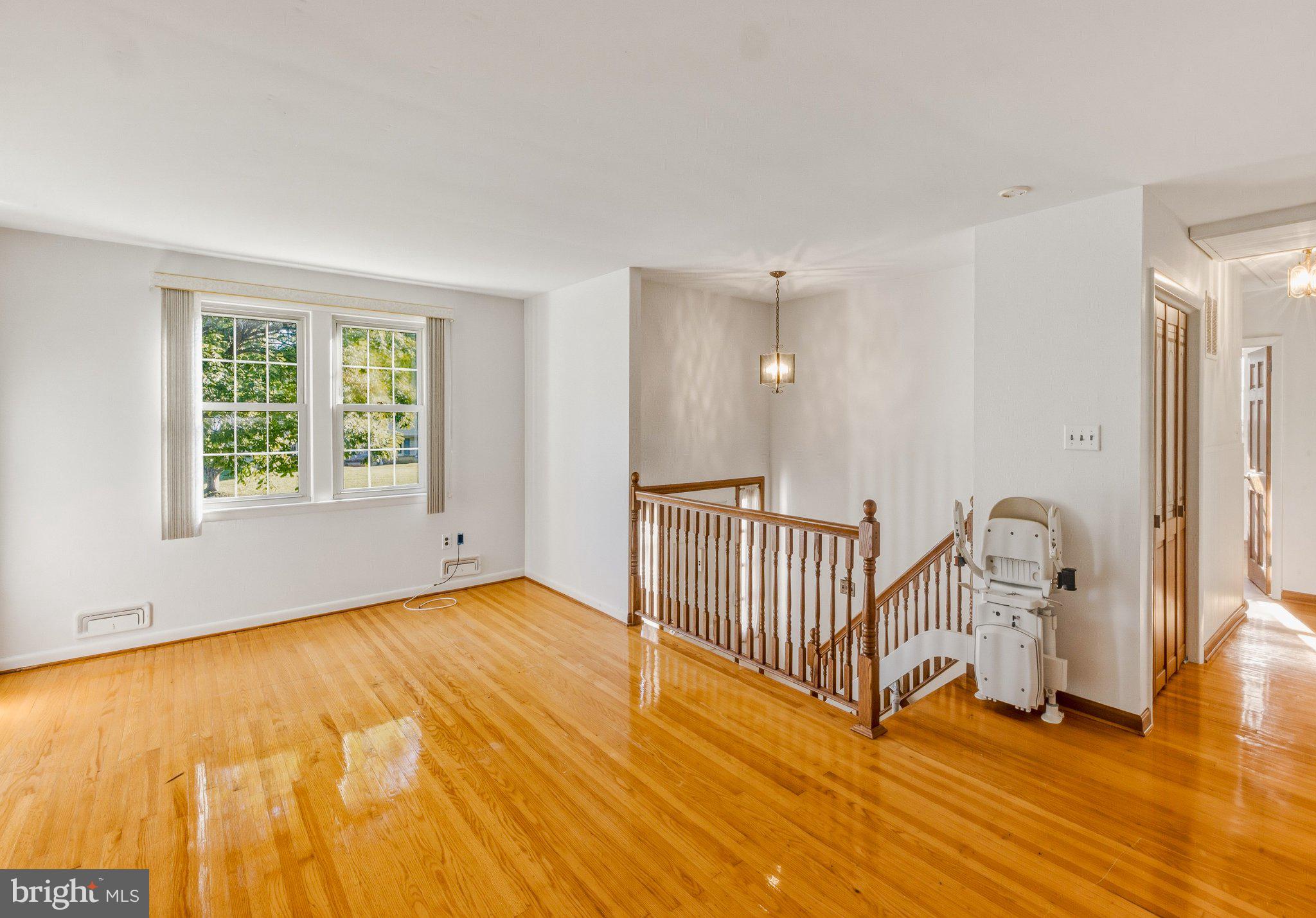 60 SARATOGA ROAD