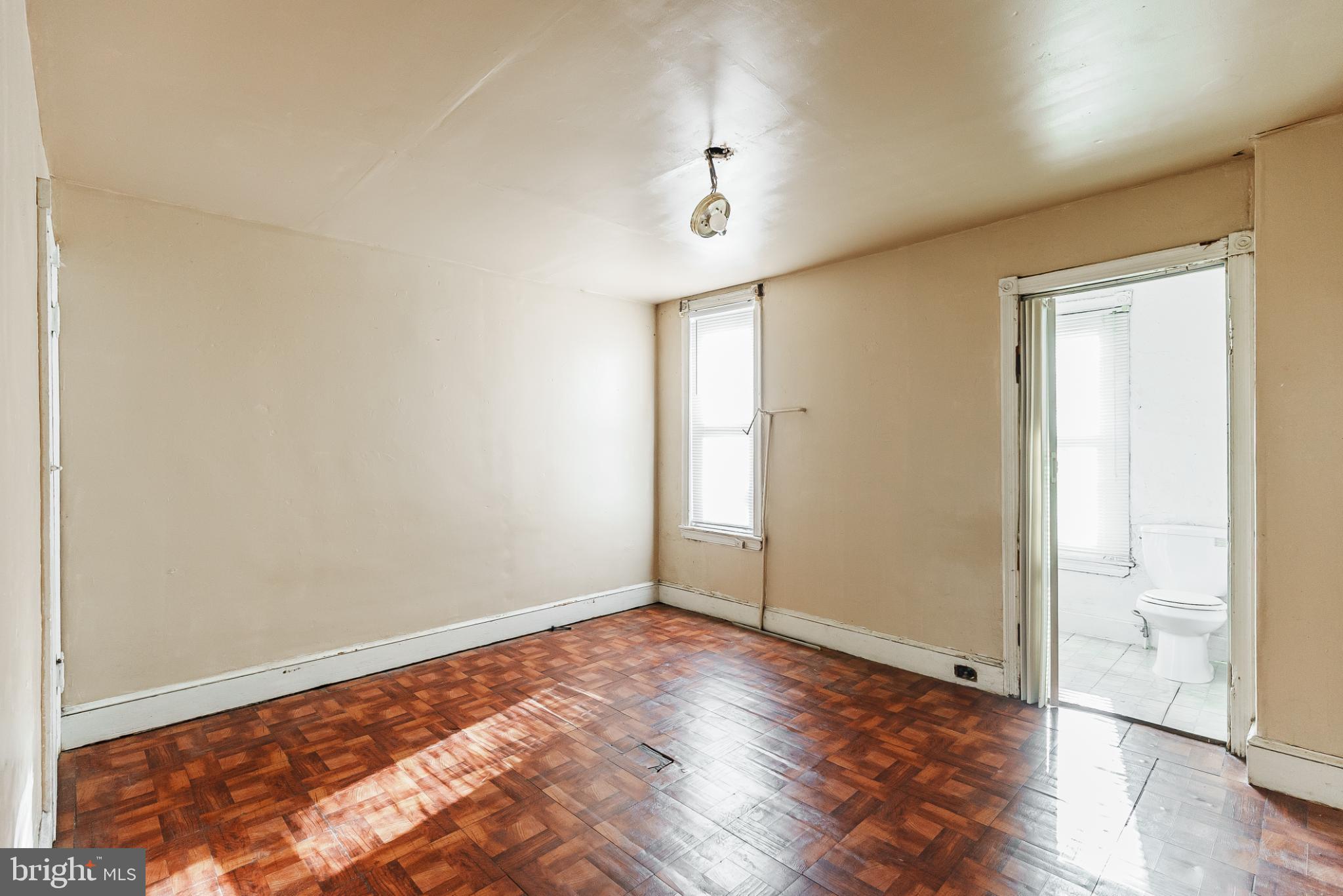 SQUIRREL HILL - Residential