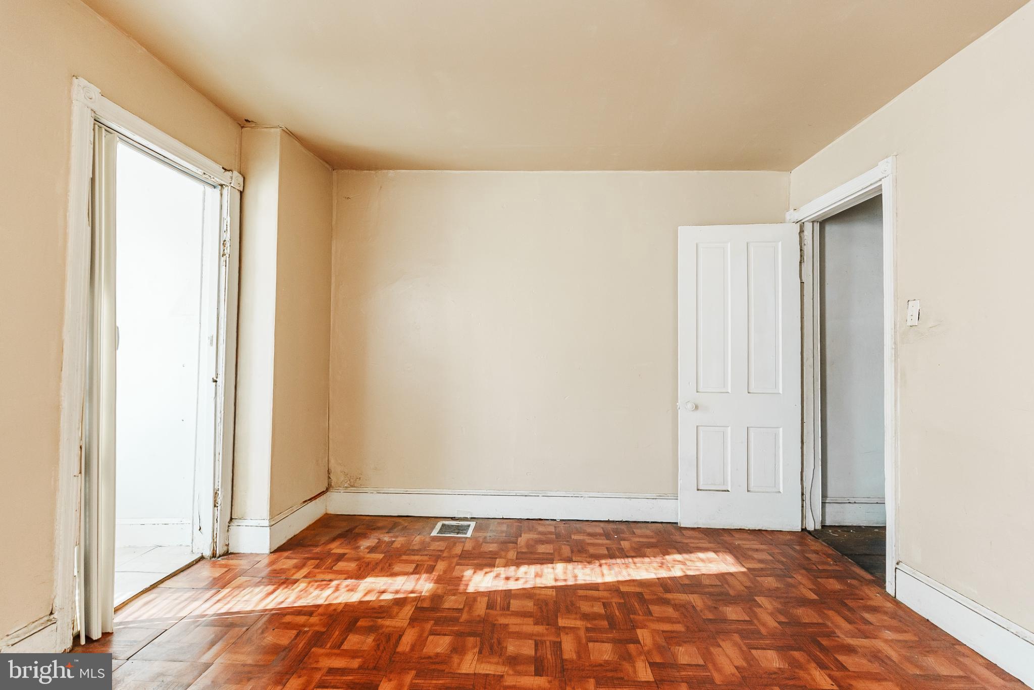 SQUIRREL HILL - Residential