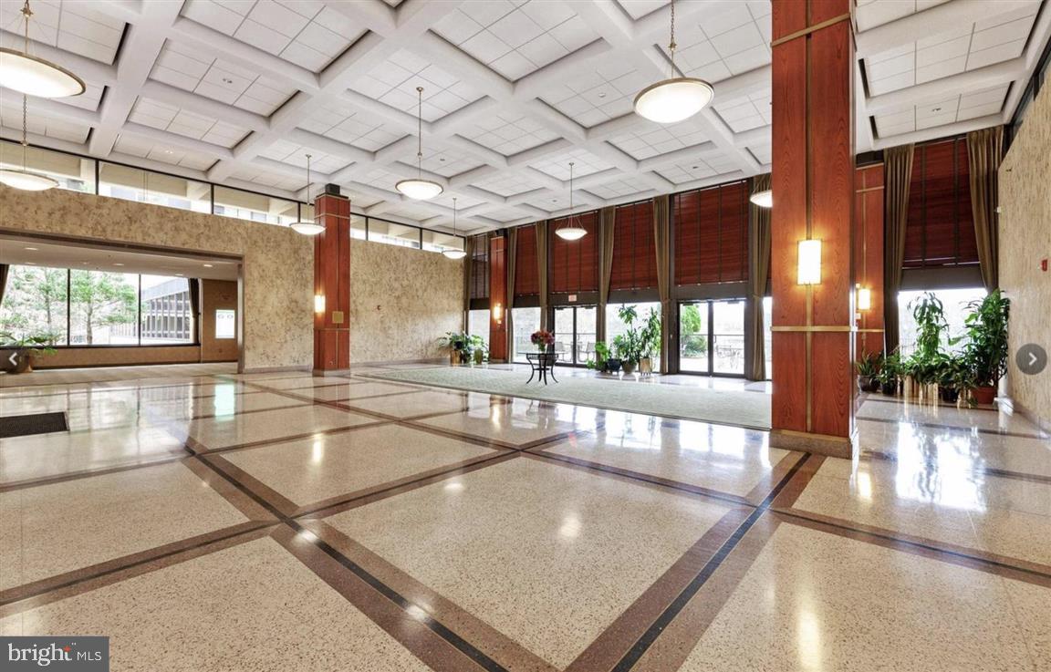 SKYLINE SQUARE CONDO - Residential Lease