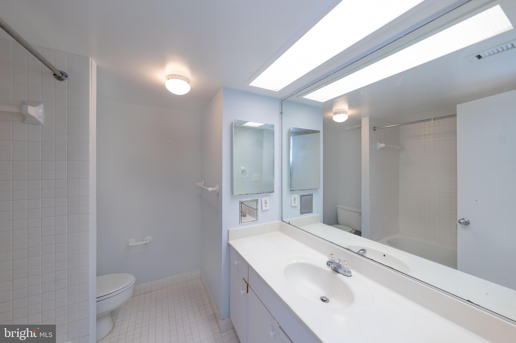 SKYLINE SQUARE CONDO - Residential Lease