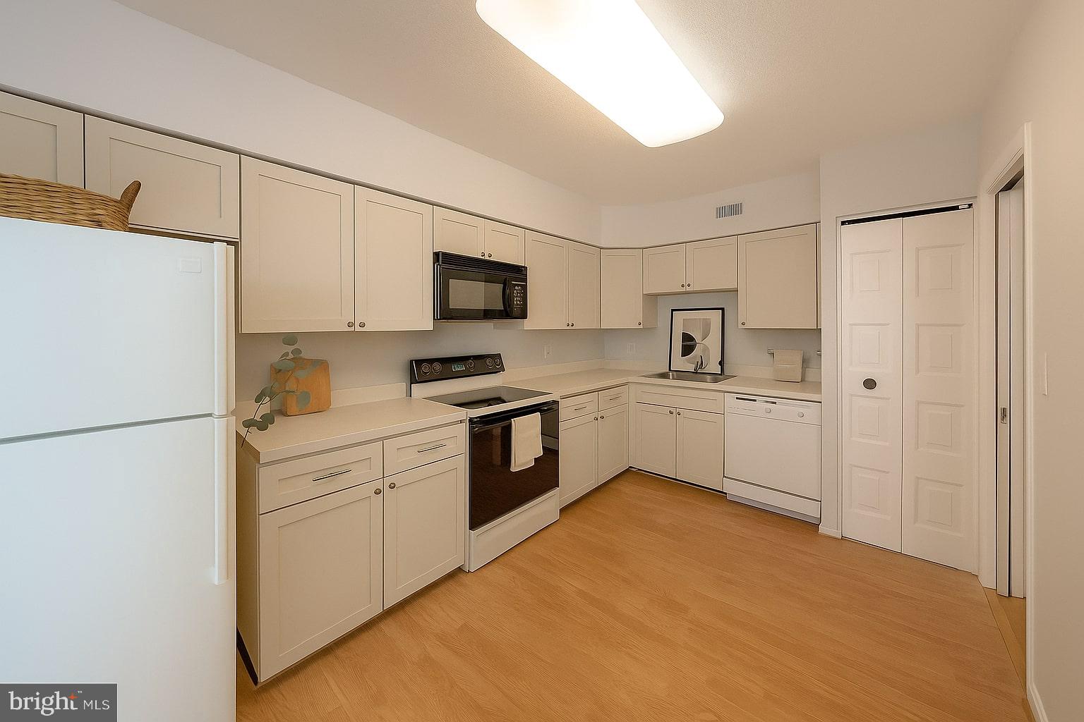 SKYLINE SQUARE CONDO - Residential Lease