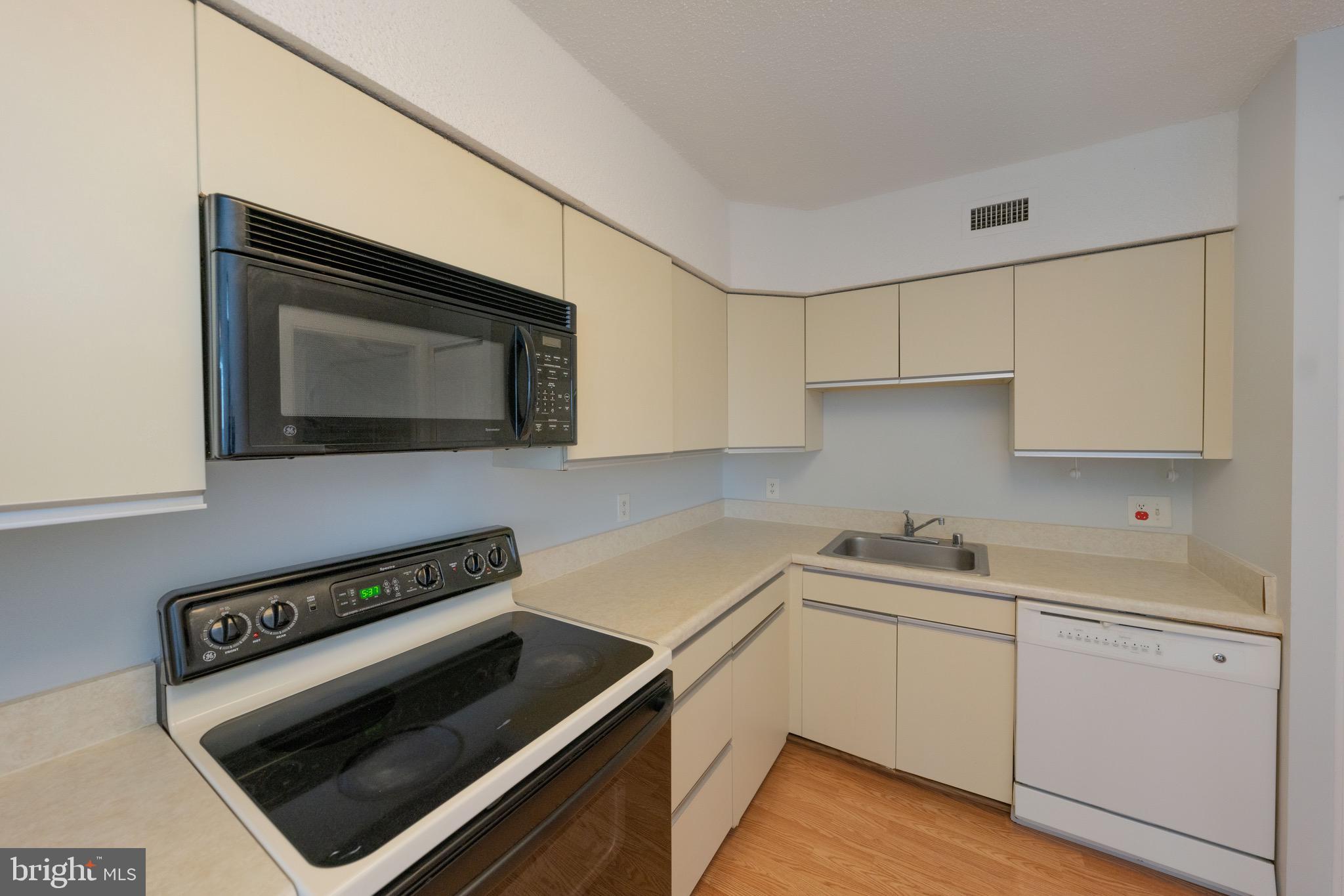 SKYLINE SQUARE CONDO - Residential Lease