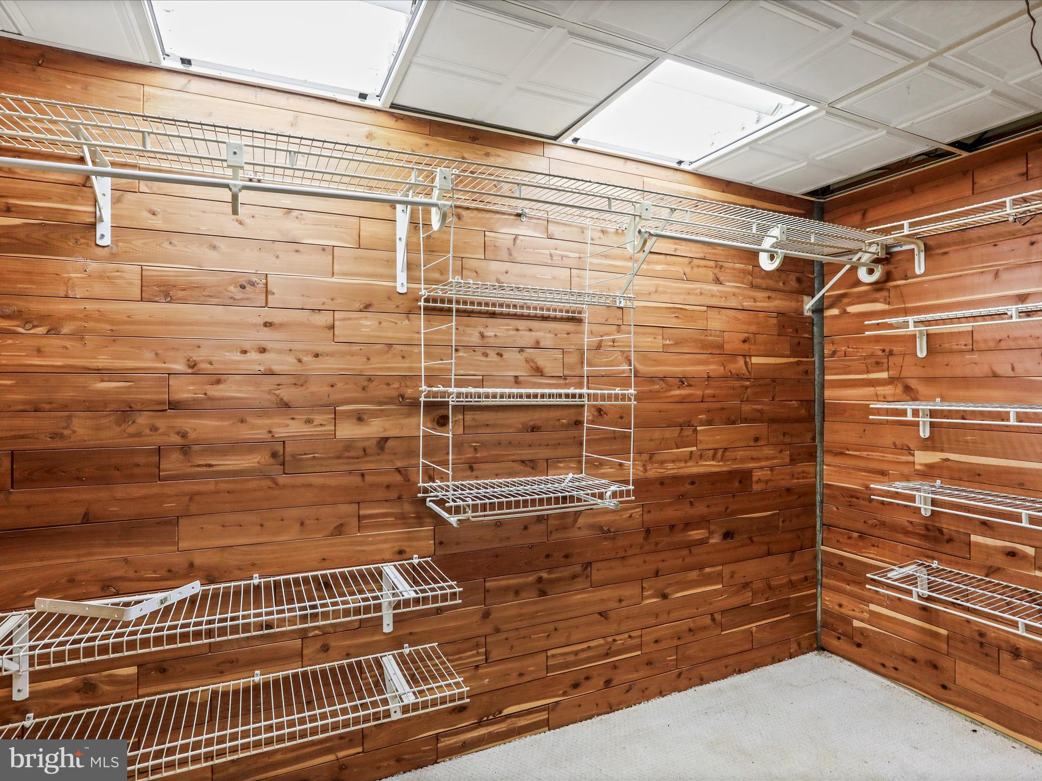 HIDDEN RIVER - Residential