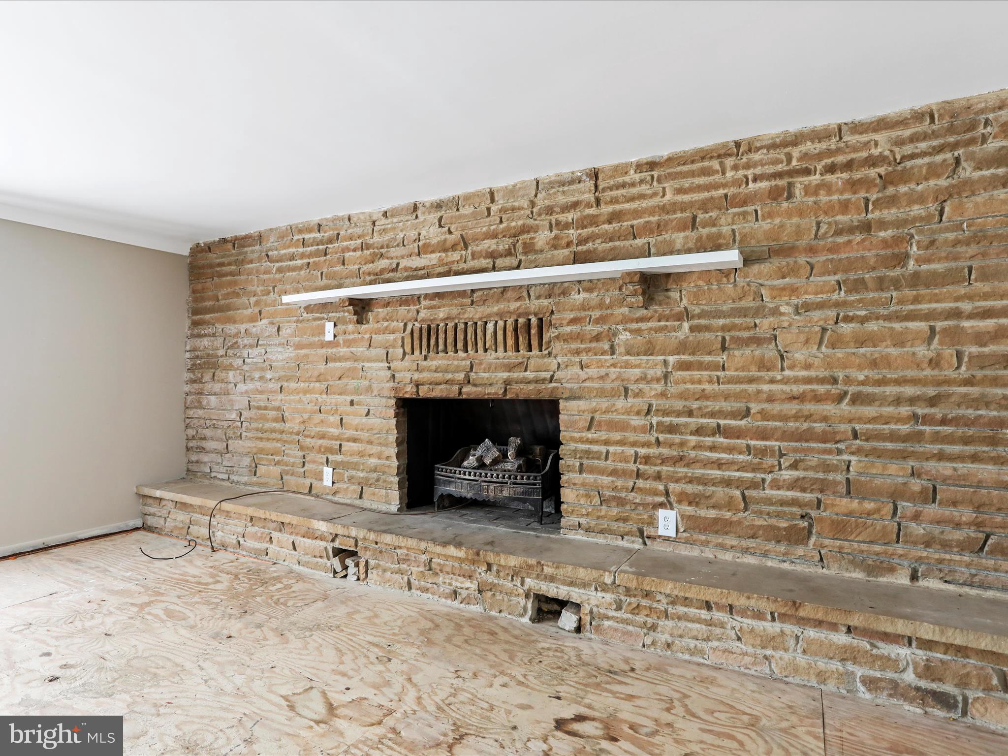 HIDDEN RIVER - Residential