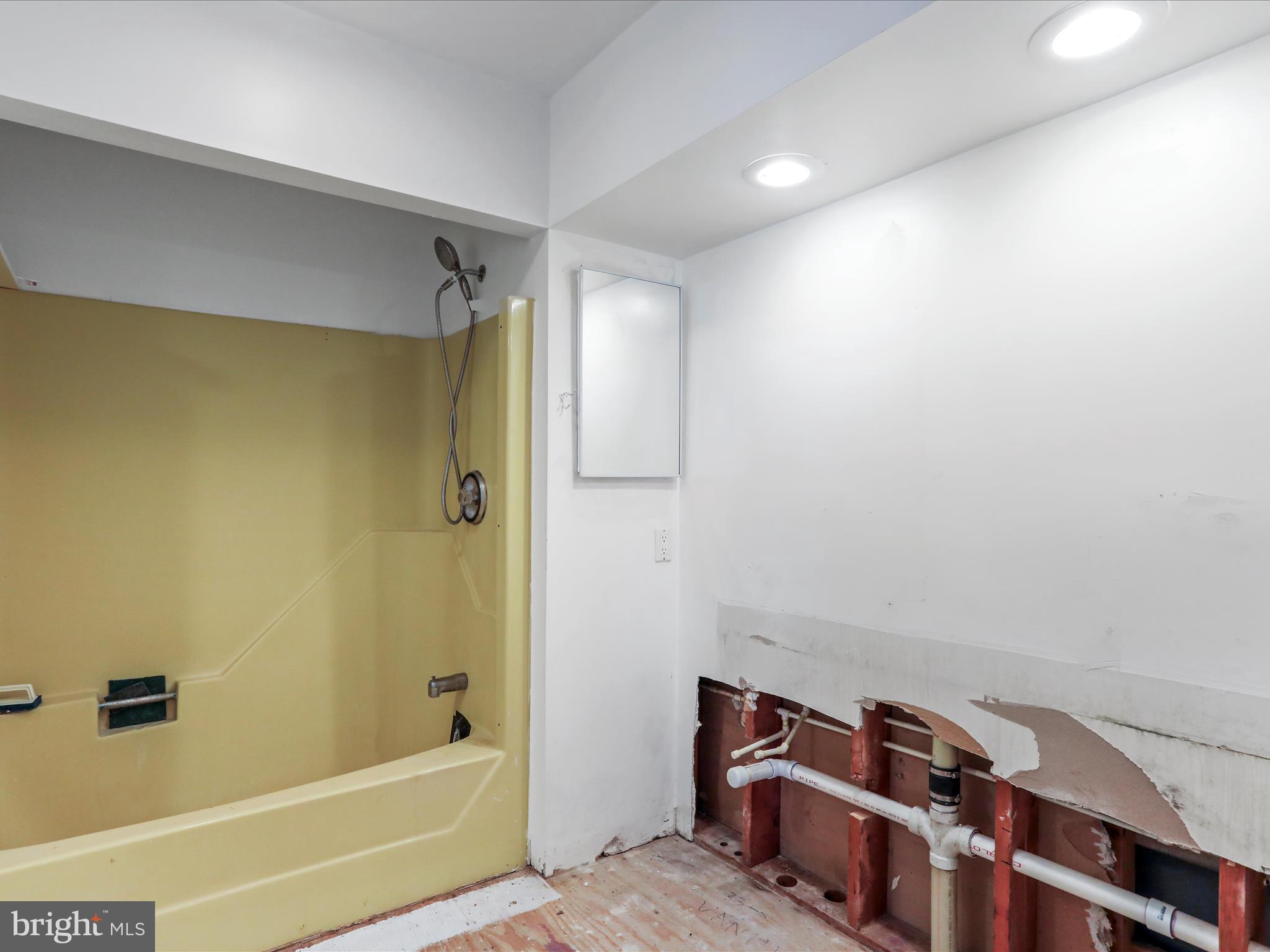 HIDDEN RIVER - Residential