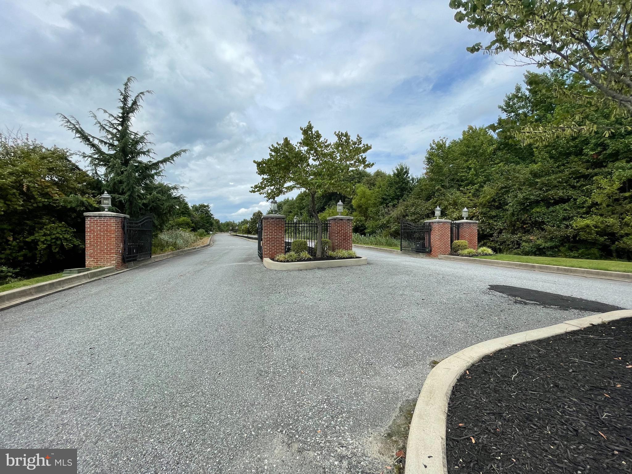 RIVERBEND - Residential