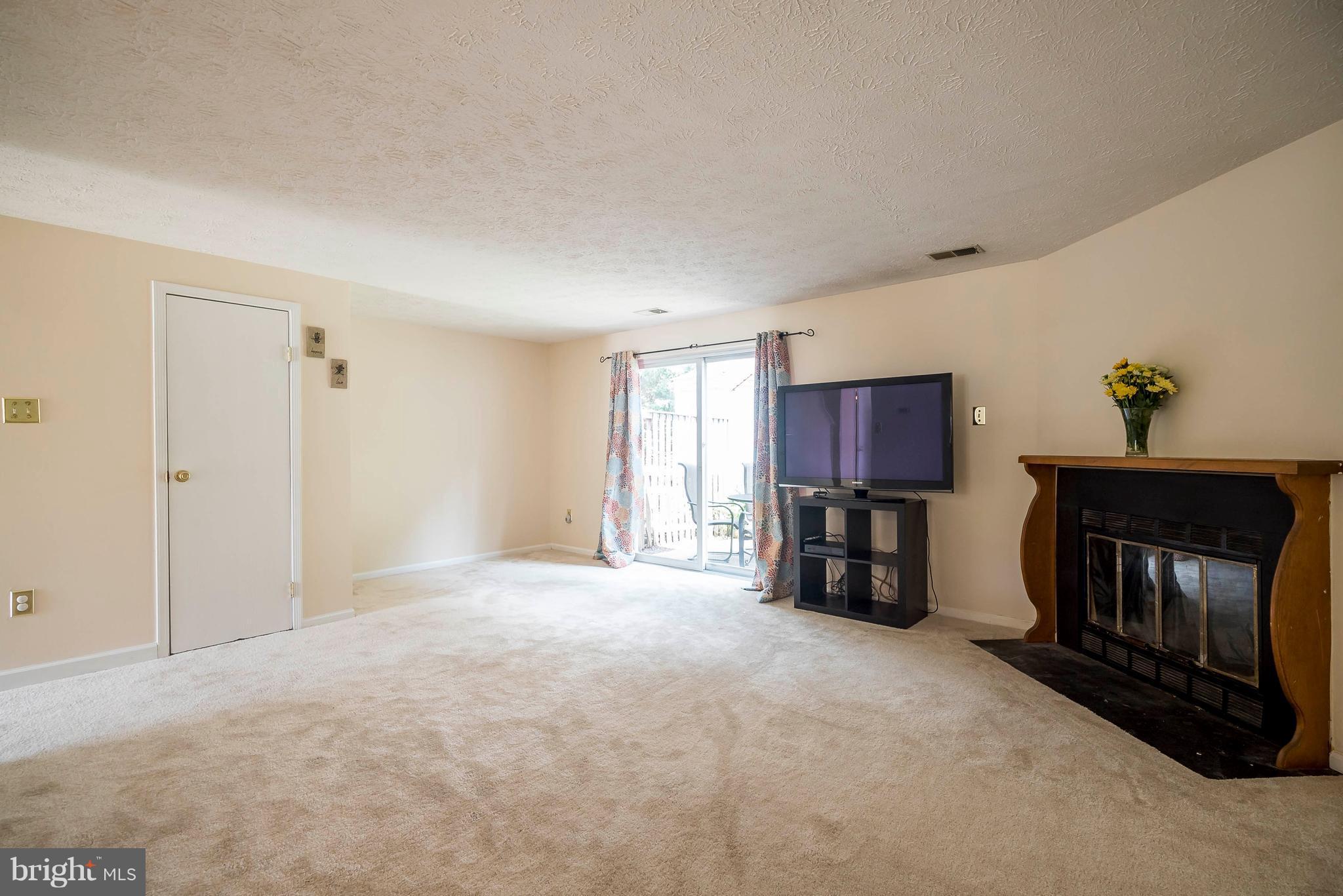 ALLEN POND TOWNHOUSES-PL - Residential