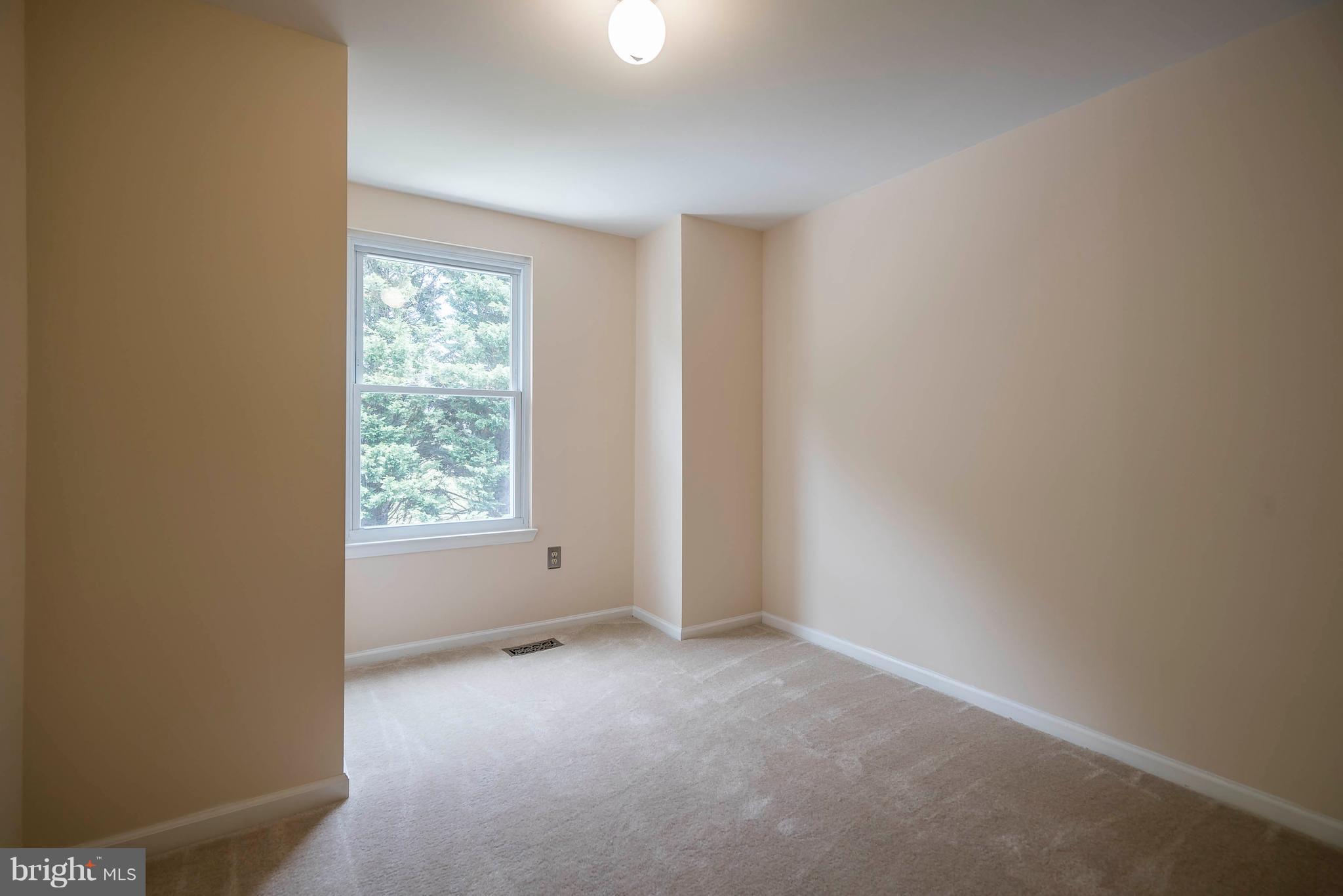 ALLEN POND TOWNHOUSES-PL - Residential