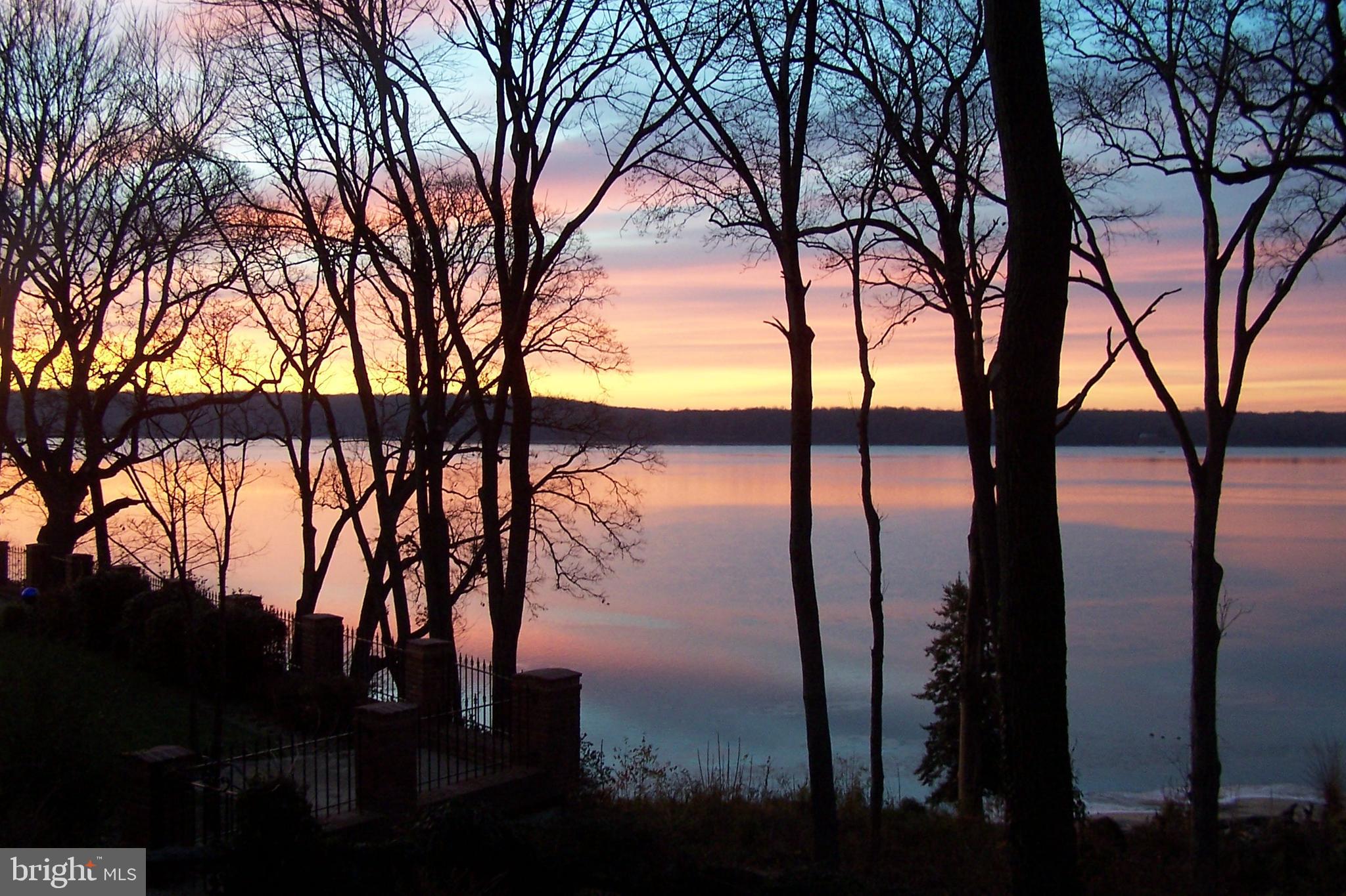 RIVERWOOD - Residential