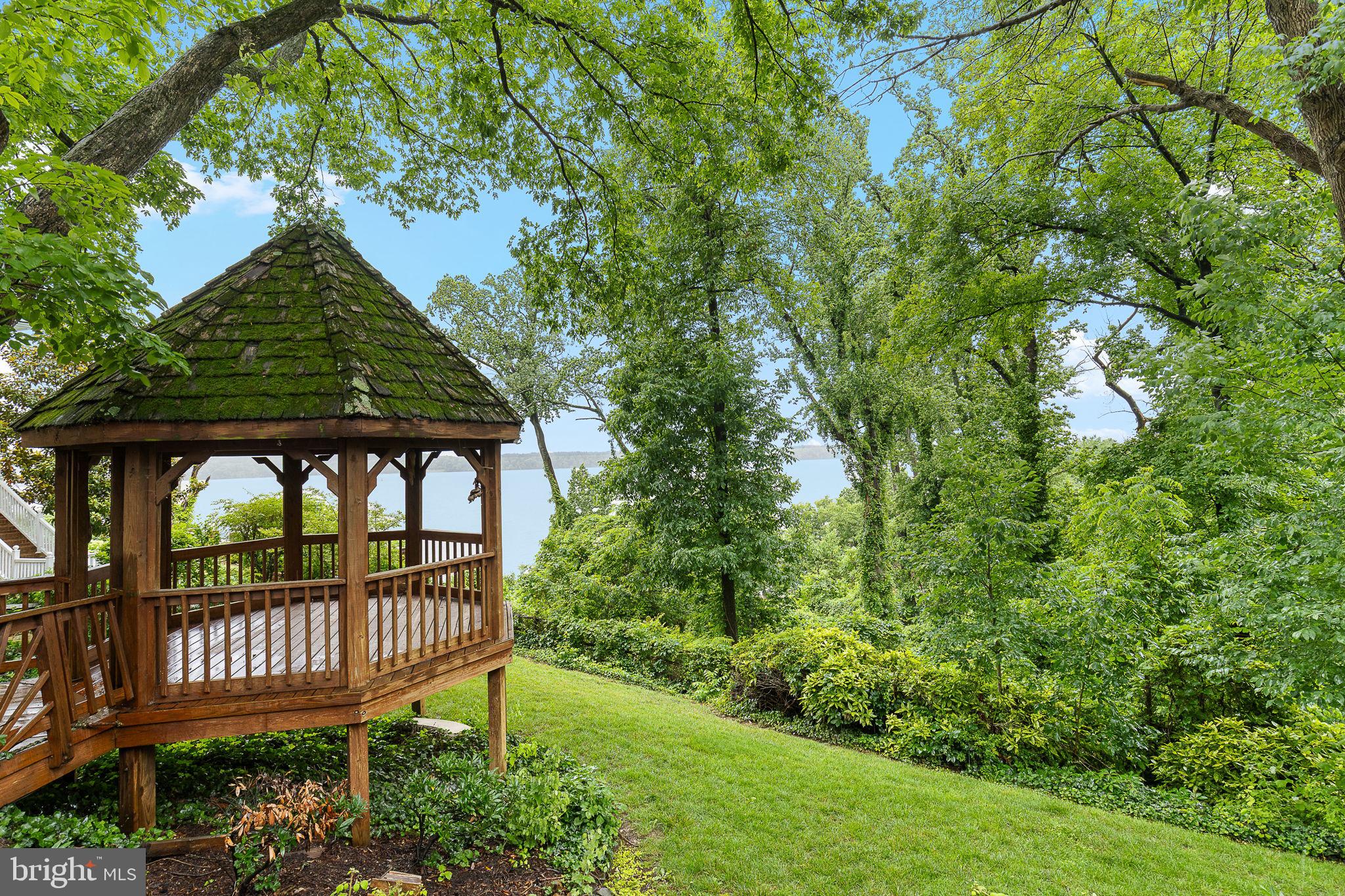 RIVERWOOD - Residential