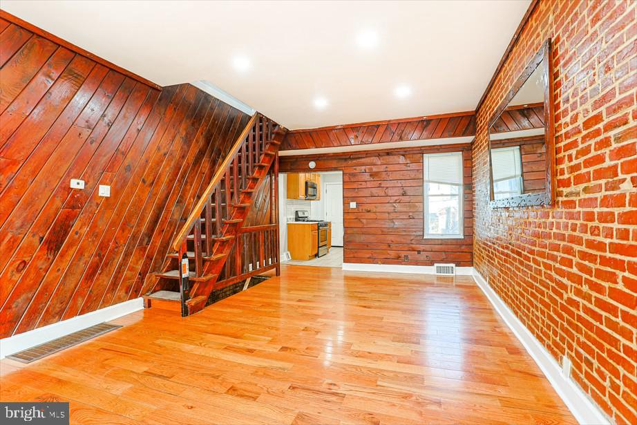 KENSINGTON - Residential