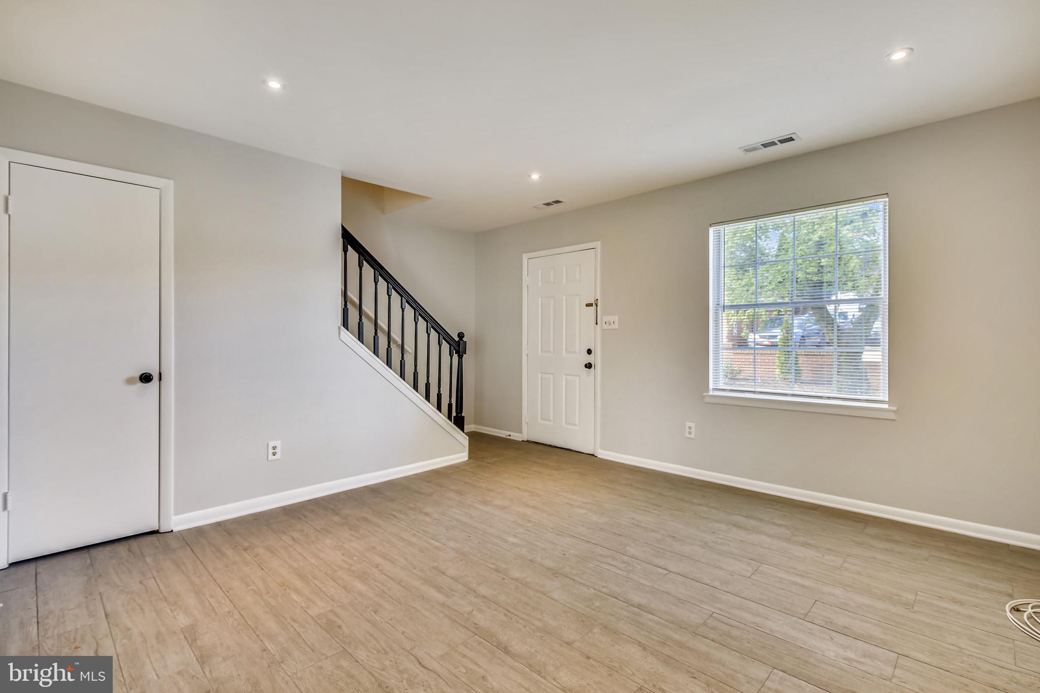 LYON VILLAGE - Residential Lease