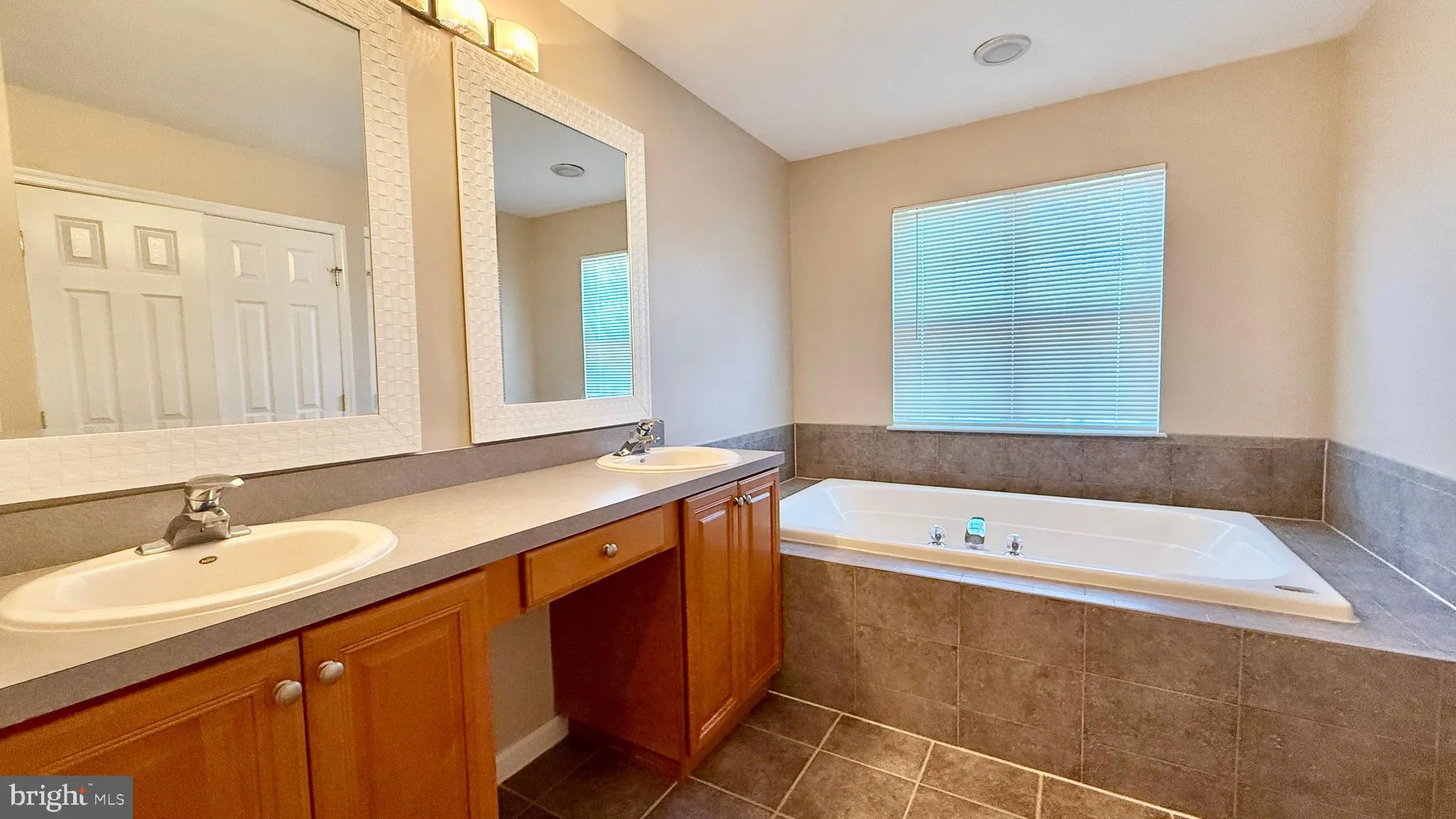 Princeton, New Jersey 08540, United States, 2 Bedrooms Bedrooms, ,3 BathroomsBathrooms,Residential,Active,98320