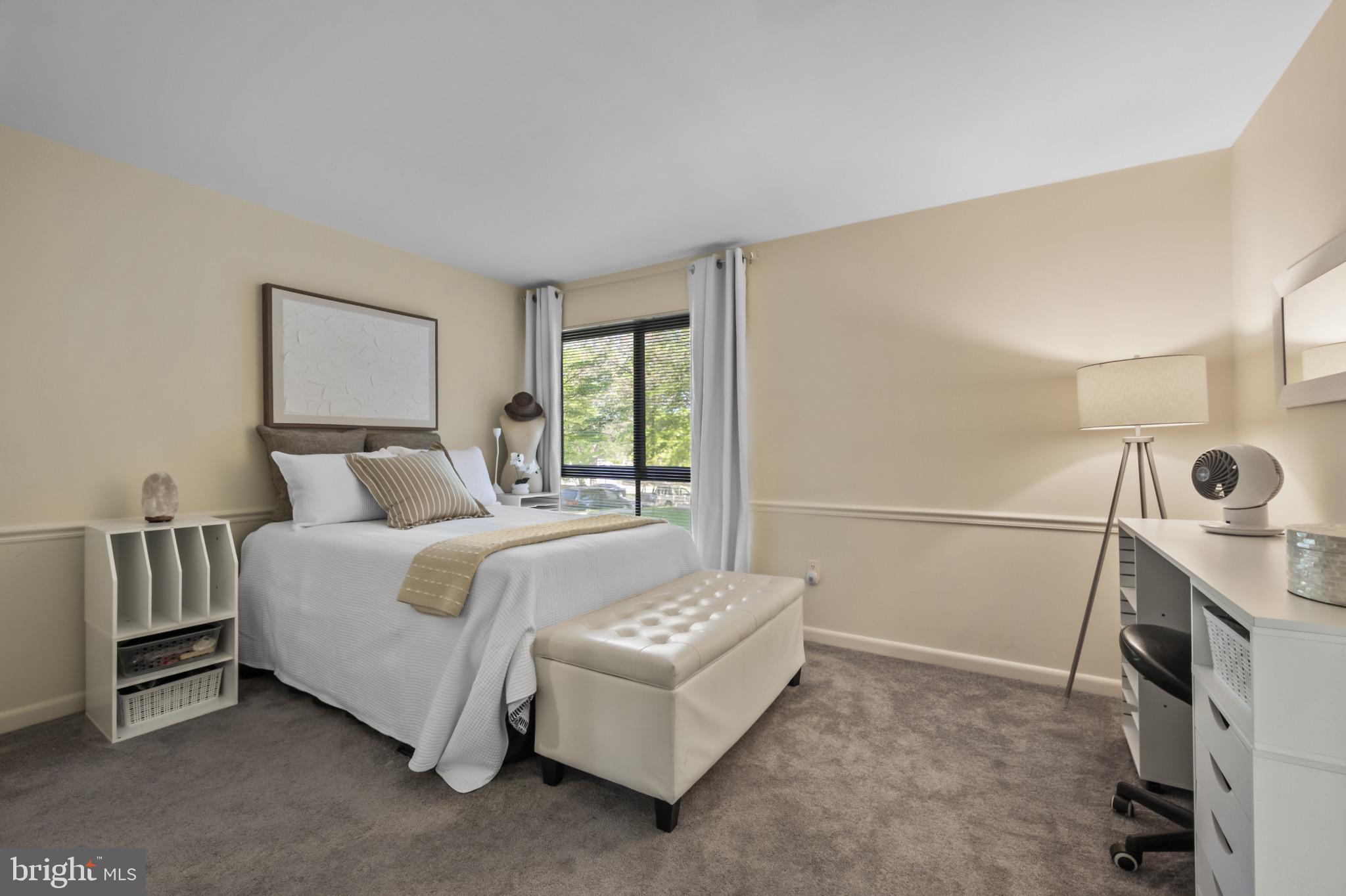 CAMELBACK VILLAGE - Residential