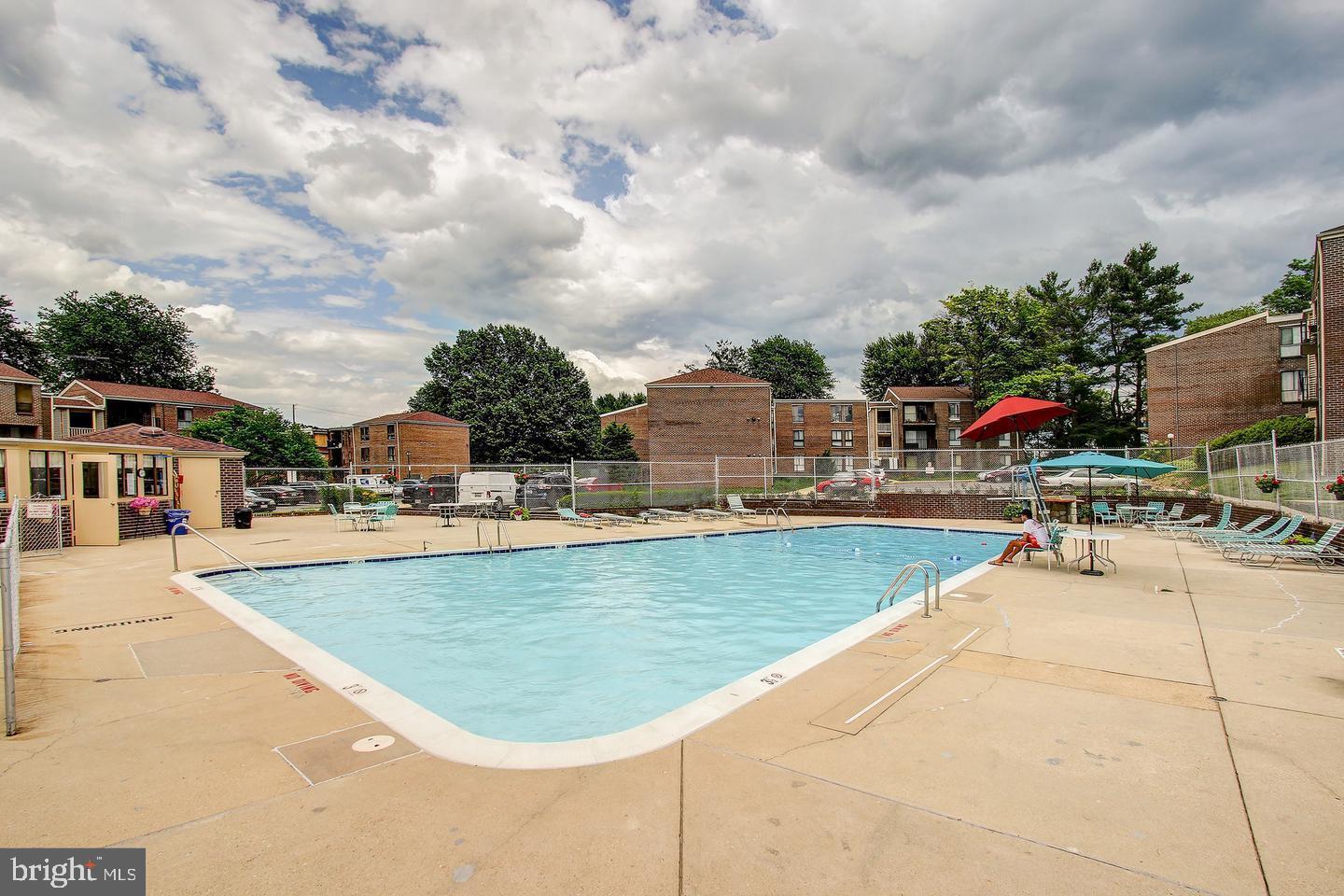 CAMELBACK VILLAGE - Residential