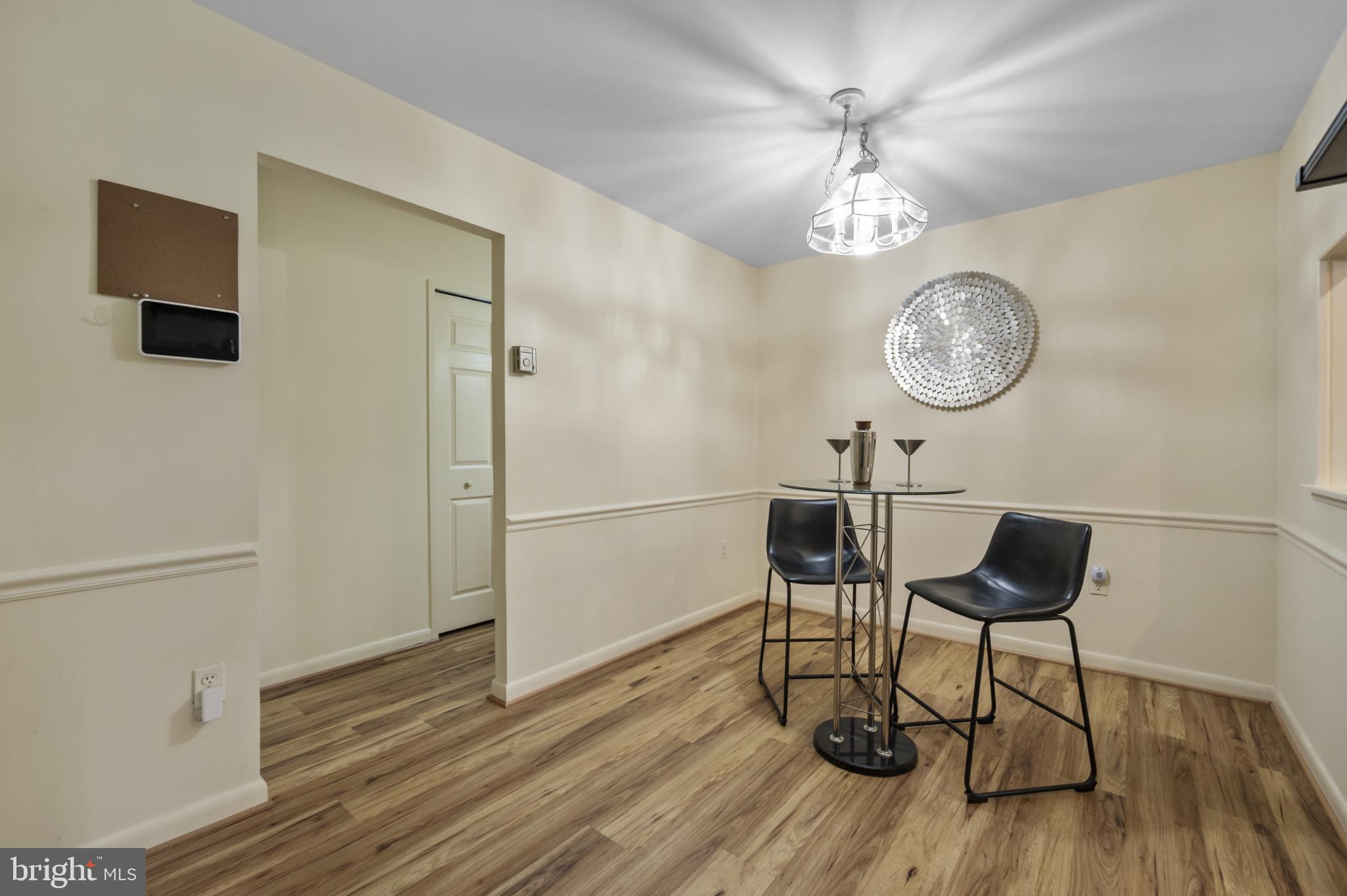 CAMELBACK VILLAGE - Residential