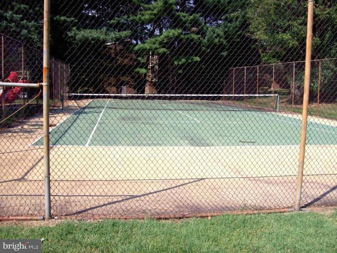 CAMELBACK VILLAGE - Residential