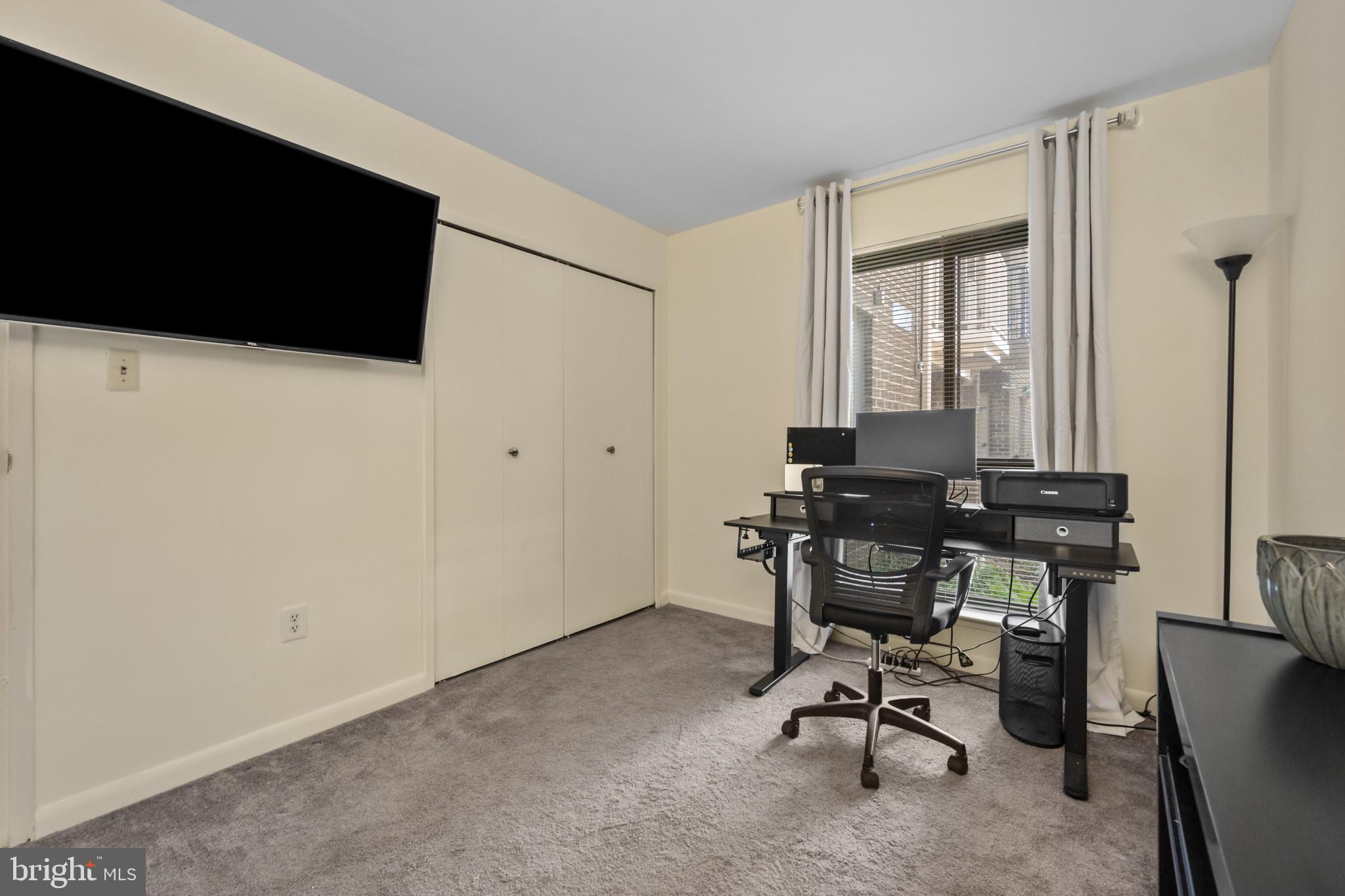 CAMELBACK VILLAGE - Residential