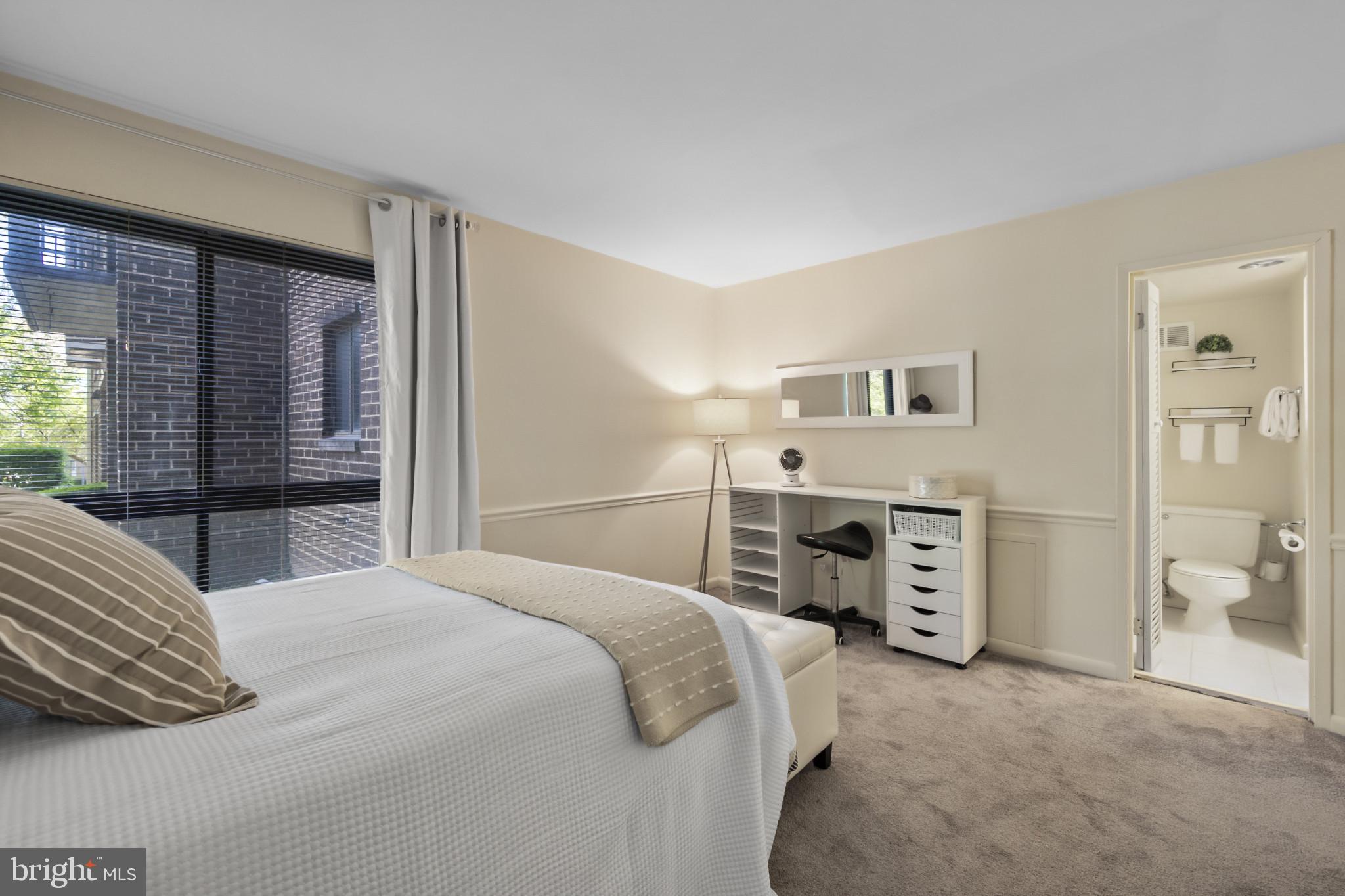 CAMELBACK VILLAGE - Residential