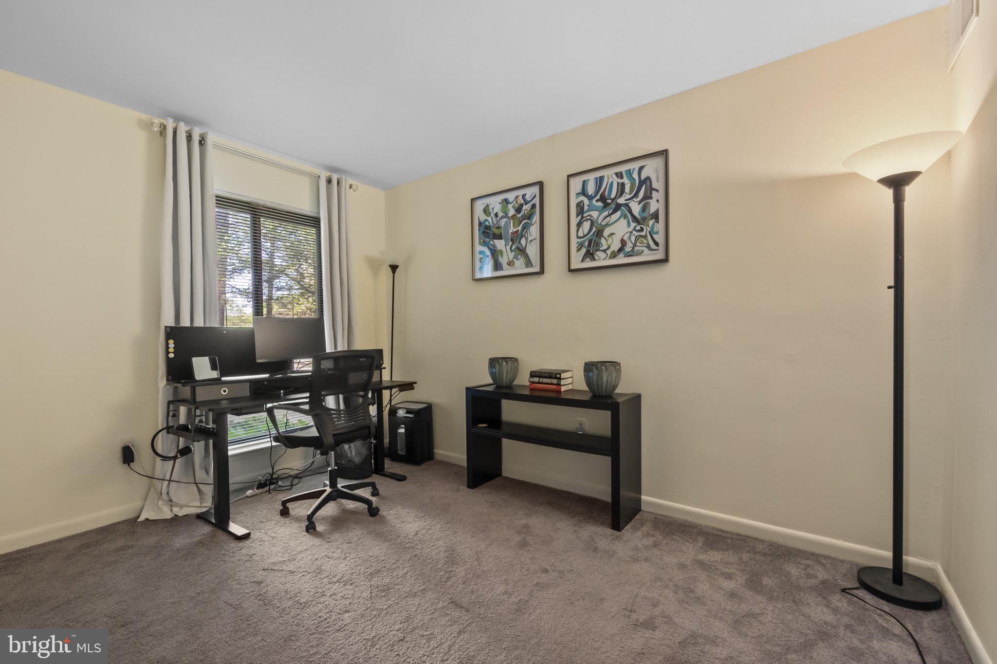 CAMELBACK VILLAGE - Residential