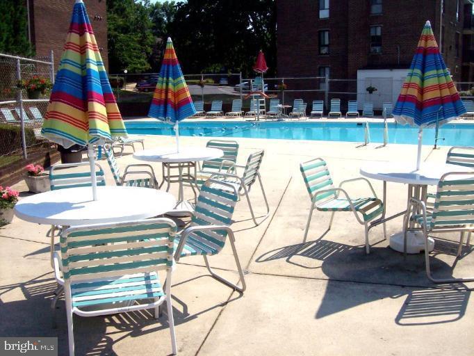 CAMELBACK VILLAGE - Residential