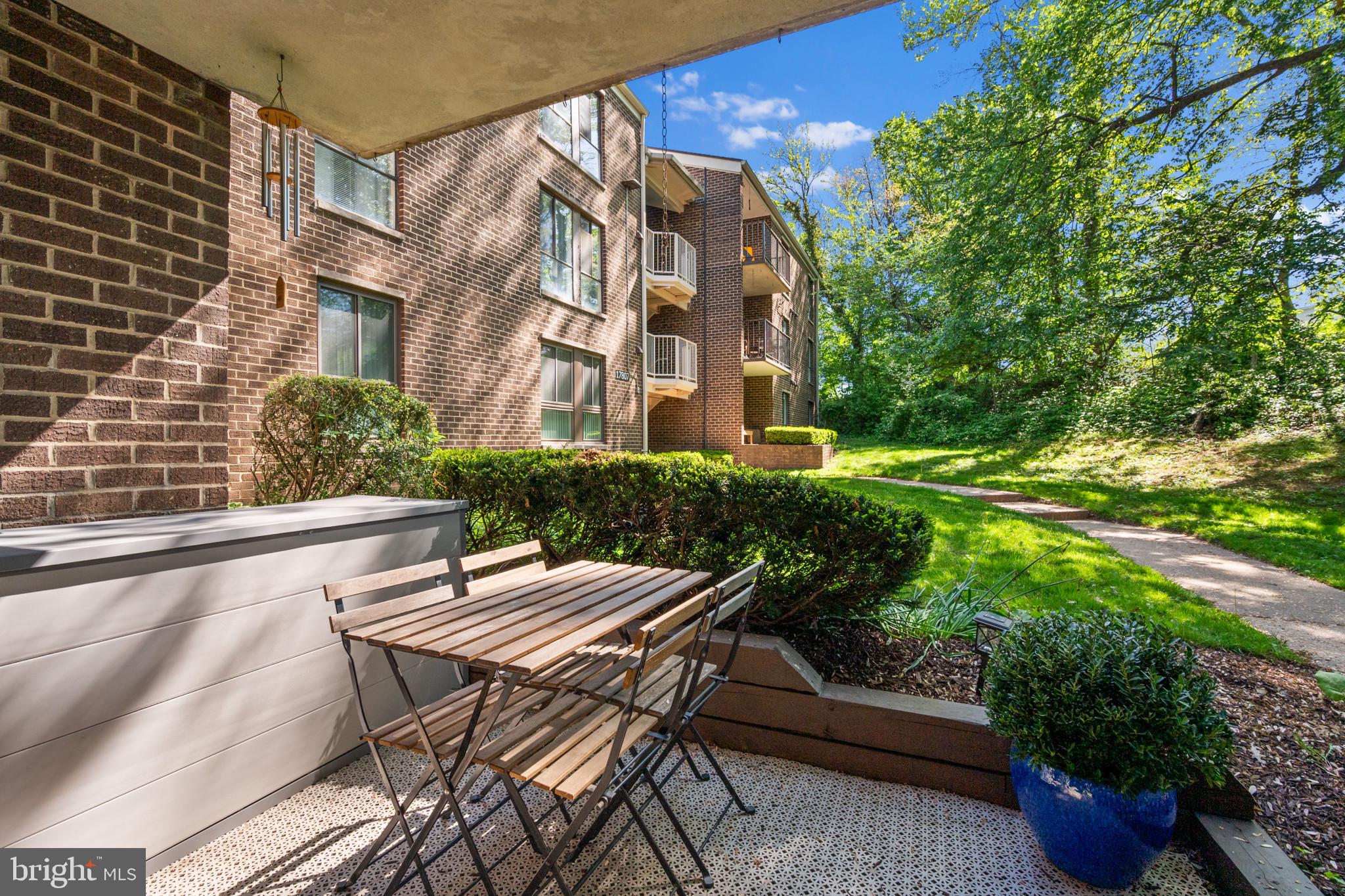 CAMELBACK VILLAGE - Residential