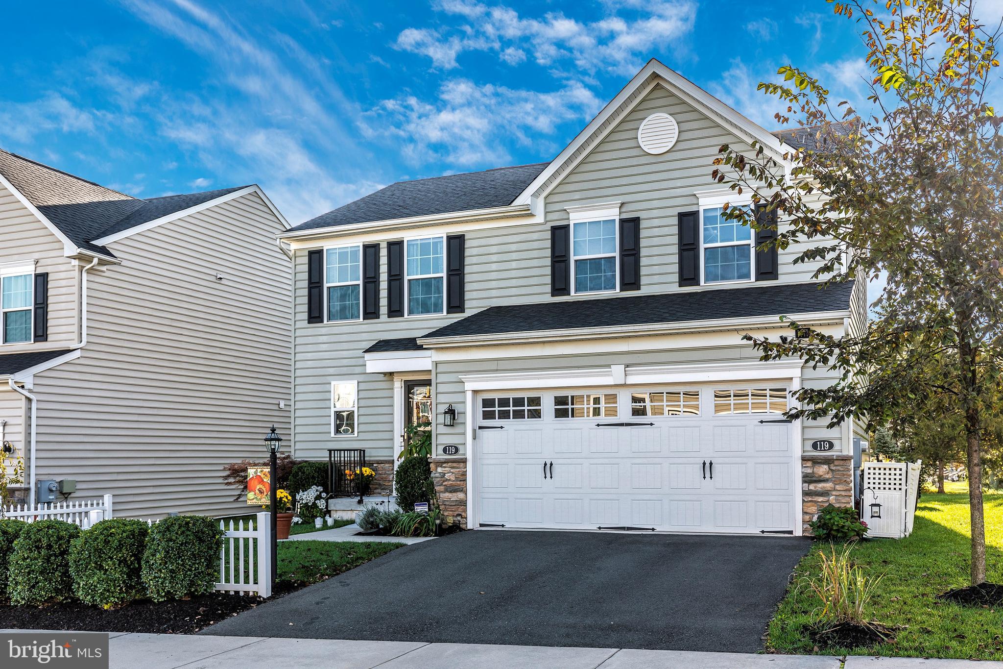 MONTGOMERY VIEW - Residential