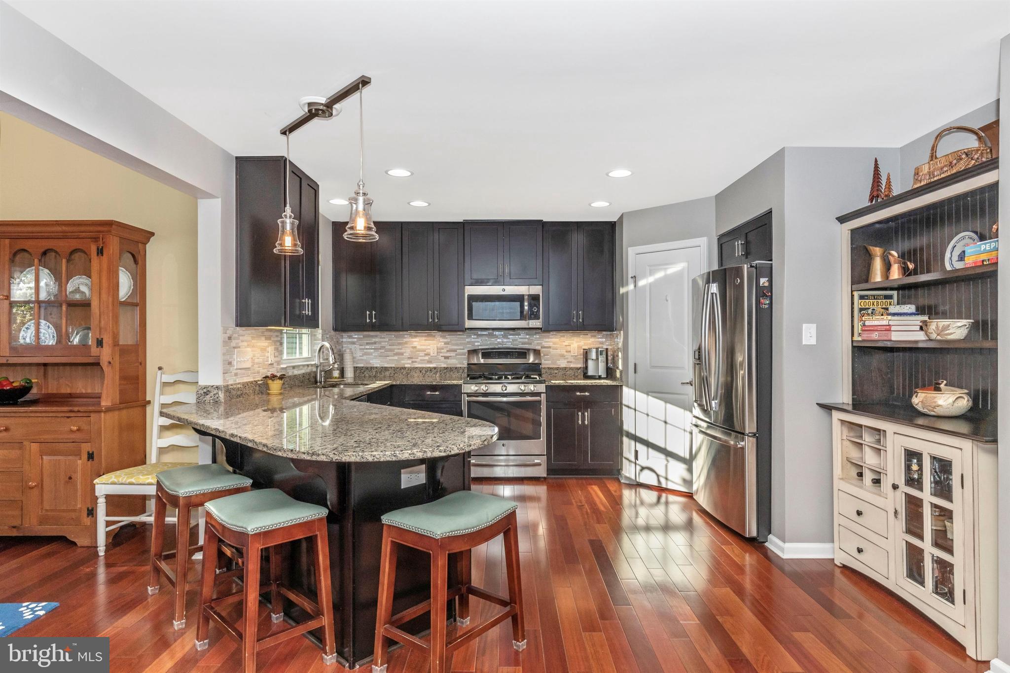 MONTGOMERY VIEW - Residential