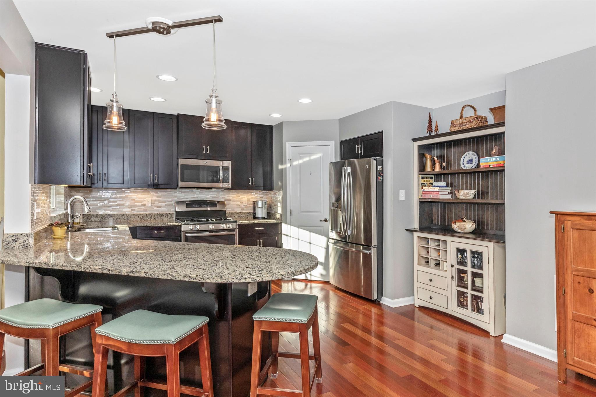 MONTGOMERY VIEW - Residential