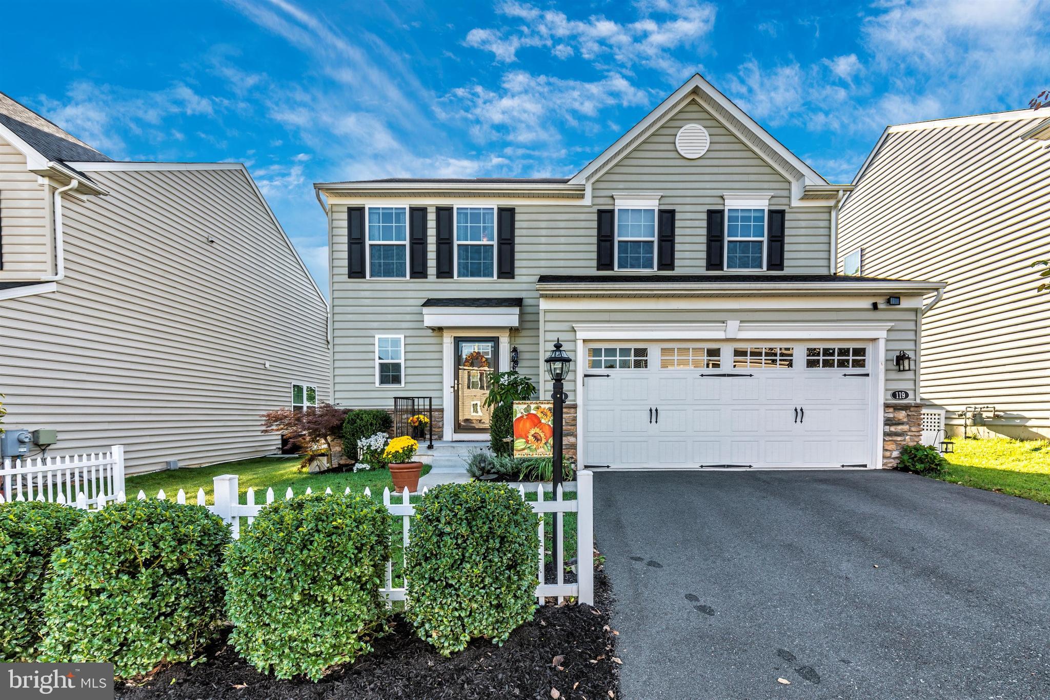 MONTGOMERY VIEW - Residential