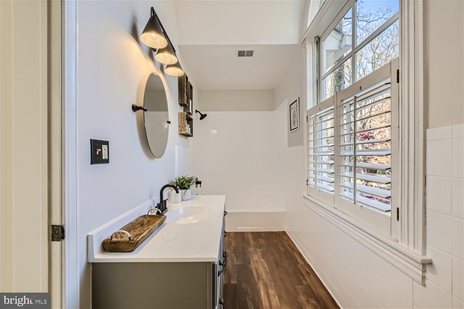 MANOR PARK - Residential